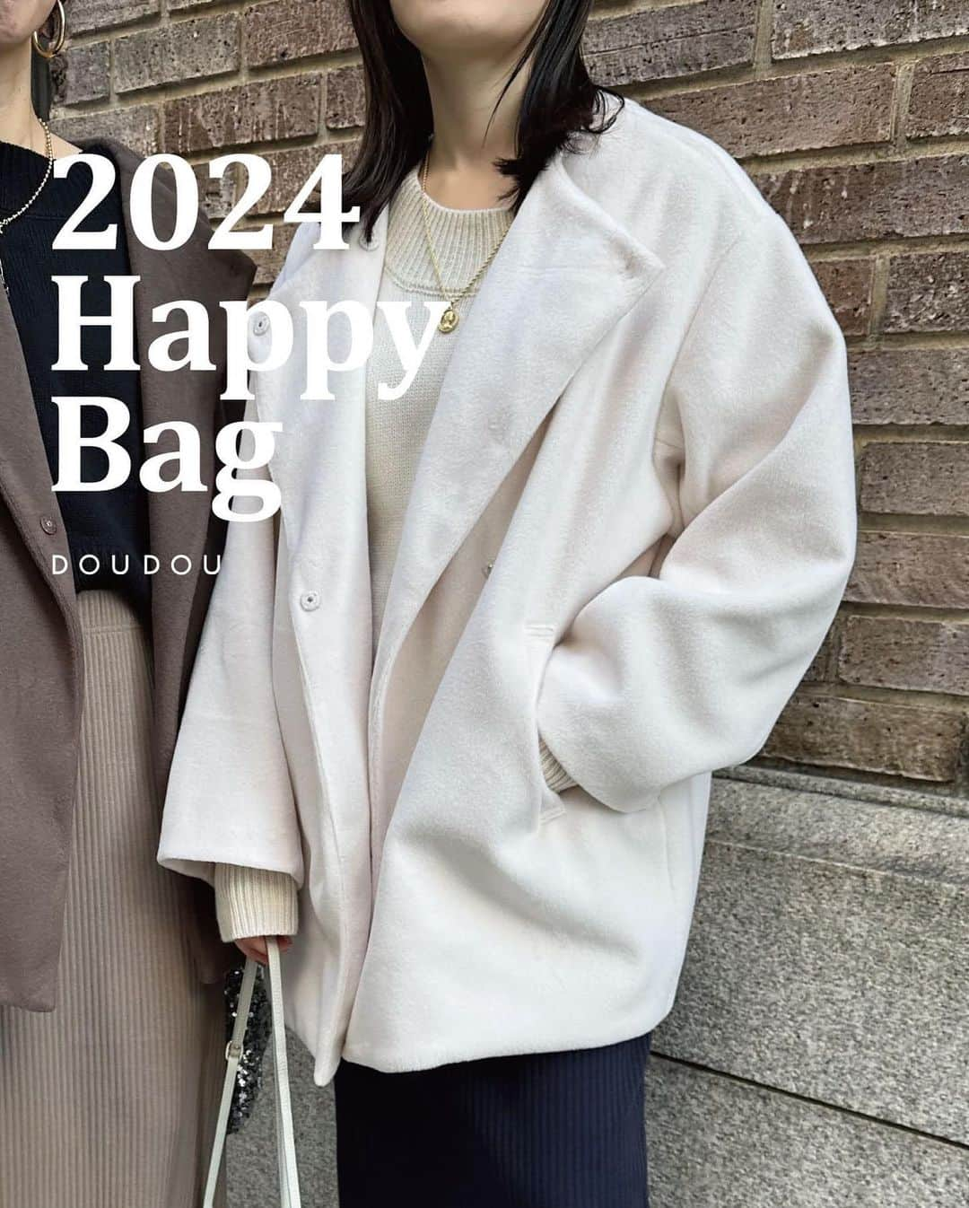 ドゥドゥさんのインスタグラム写真 - (ドゥドゥInstagram)「2024 HAPPY BAG  コート(2種類から選択可能)、ニット、スカート 以上の3アイテムがDouDouオリジナルBAGに入って、 ￥11,000(税込み) で今年も販売いたします！！  今年はコートのカラーが３色に！！  『オフホワイト』、『ベージュ』、『モカ』の いずれかお好きなカラーをお選びいただけます。  パルクローゼットにて11/22 12:00～予約販売スタート。 是非チェックしてみてくださいね。 詳細は　@doudou_pr リンクからご覧くださいませ。  ZOZOTOWNは23日(木曜)12:00〜予約スタートいたします。 . . . . .  #パルクロ福袋2024 #福袋#セットアイテム#着回し#着回しコーデ #骨格ストレート#オトナカジュアル#綺麗目カジュアル#高身長女子#ドゥドゥ_コーデ#トレンドアイテム#ゆるコーデ#おとなかわいい#体型カバーコーデ#楽ちんコーデ#抜け感#お出かけコーデ#zozo#細見え#上品カジュアル#骨格ストレートコーデ#アラサー女子コーデ#大人女子コーデ#コート#アウター#ニットコーデ #タイトスカート#ブーツ #ロンT#オフィスカジュアル」11月22日 8時00分 - doudou_pr