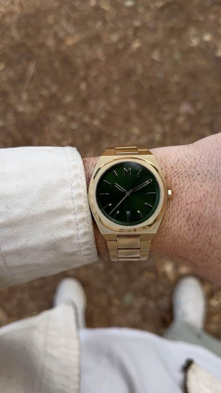 MVMTのインスタグラム：「A hexagonal case that hits the sweet spot between cool and classic. #jointhemvmt #menswatch #watches」