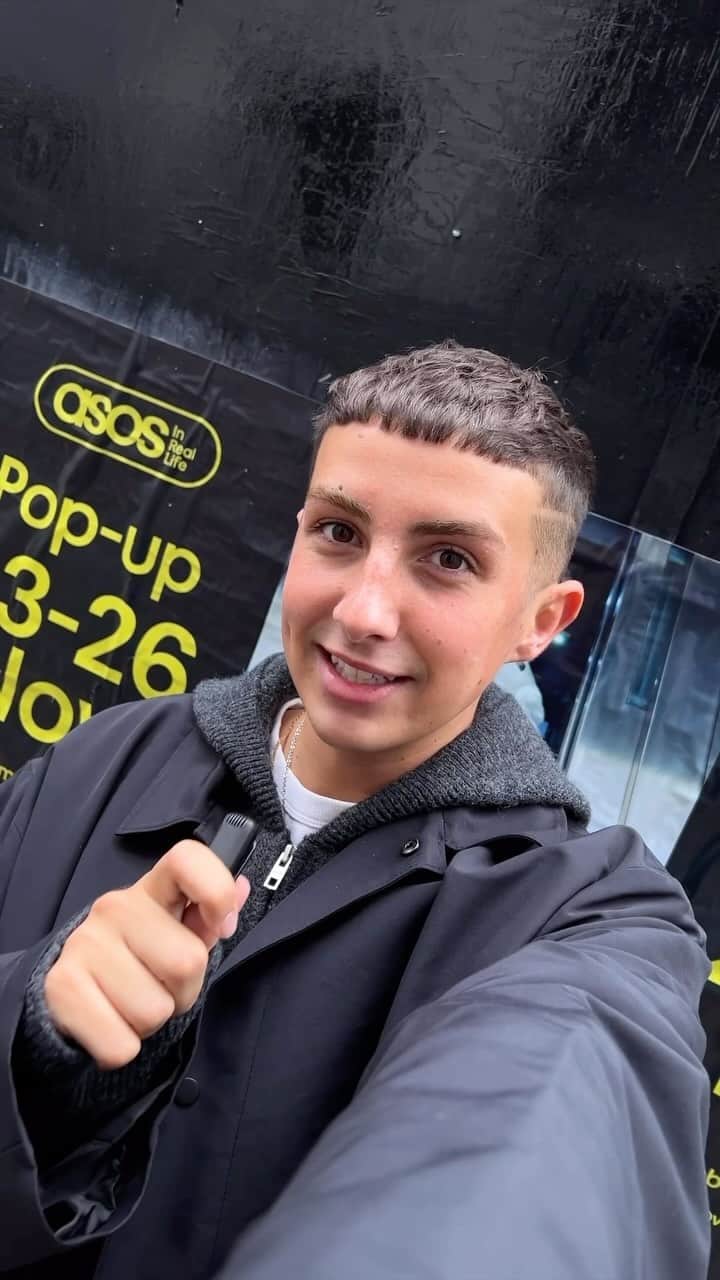 ASOSのインスタグラム：「@lookingforlewys [he/him] just told you what you’re doing this week 🔮 Top-tier brands, freebies, makeovers & music?!? Guys, come ONNN! 23-26 Nov. LDN.」