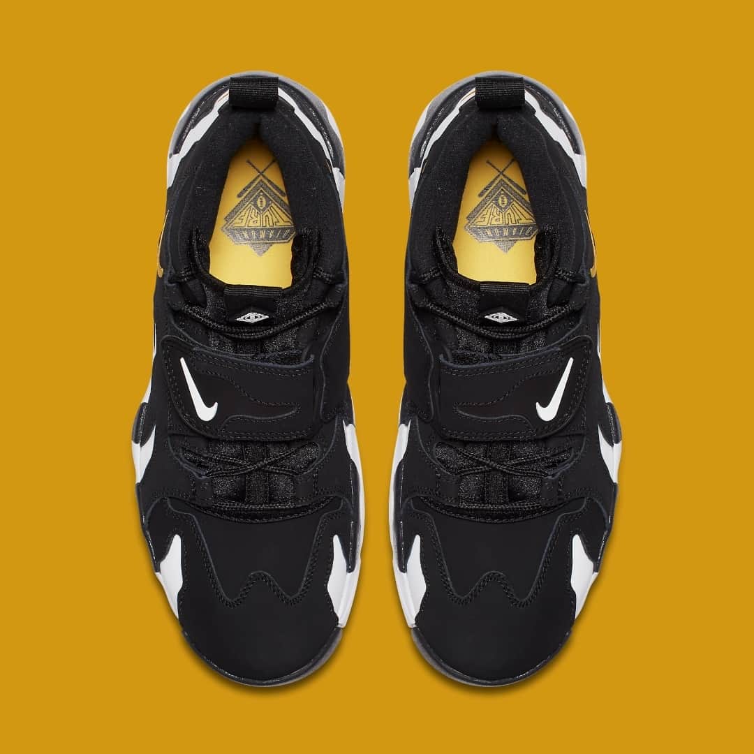 Sneaker Newsさんのインスタグラム写真 - (Sneaker NewsInstagram)「Coach Prime and Nike could be back in the lab ⚾️🏈⁠ ⁠ Deion Sanders' Air DT Max '96 is rumored to return in its iconic "White/Black/Varsity Maize" color scheme. The eye-catching cross-trainer last released in 2018, but without Sanders' involvement. Since leading the Colorado Buffaloes, Coach Prime has rocked custom pairs of the vintage design. ⁠ ⁠ Tap the LINK IN BIO for the full story.」11月22日 4時05分 - sneakernews