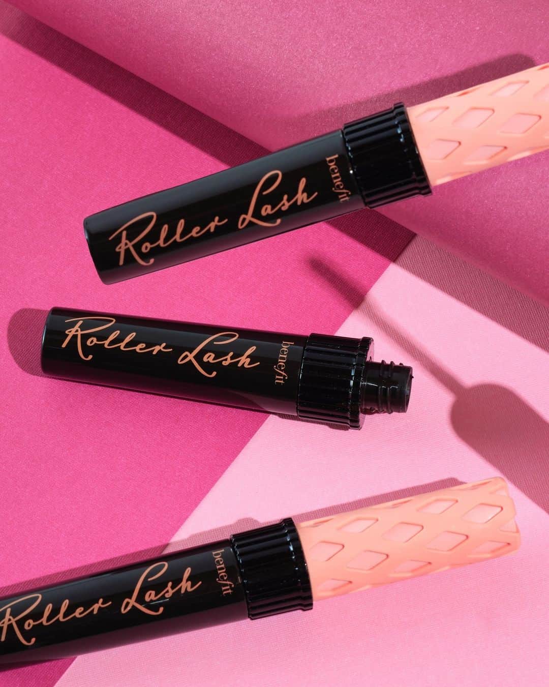 Benefit Cosmeticsのインスタグラム：「Don't walk away empty-handed! 😉 Visit @ultabeauty and snag a FULL-size Roller Lash Mascara or They're Real!⁠ Mascara for just $12 this week! ⁠Offer ends on 11/25. ⁠ #benefitcosmetics #ultabeauty #blackfriday #deals⁠ ⁠」