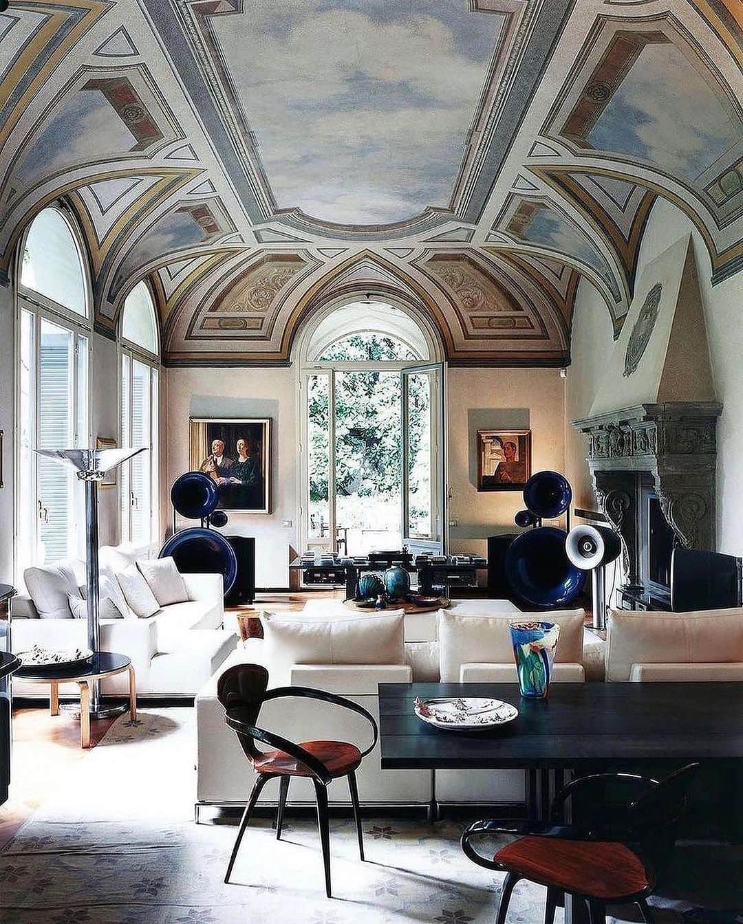 Meganさんのインスタグラム写真 - (MeganInstagram)「Incredible 19th century palazzo in Milano 〰️ home of architect Mario Bellini ⚡️  Via 〰️ @istanbul74_  . . . . #ArchitectsHomes #MarioBellini #worldofinteriors #interiordesign #mezzanine #mariobellini」11月22日 4時01分 - zanzan_domus