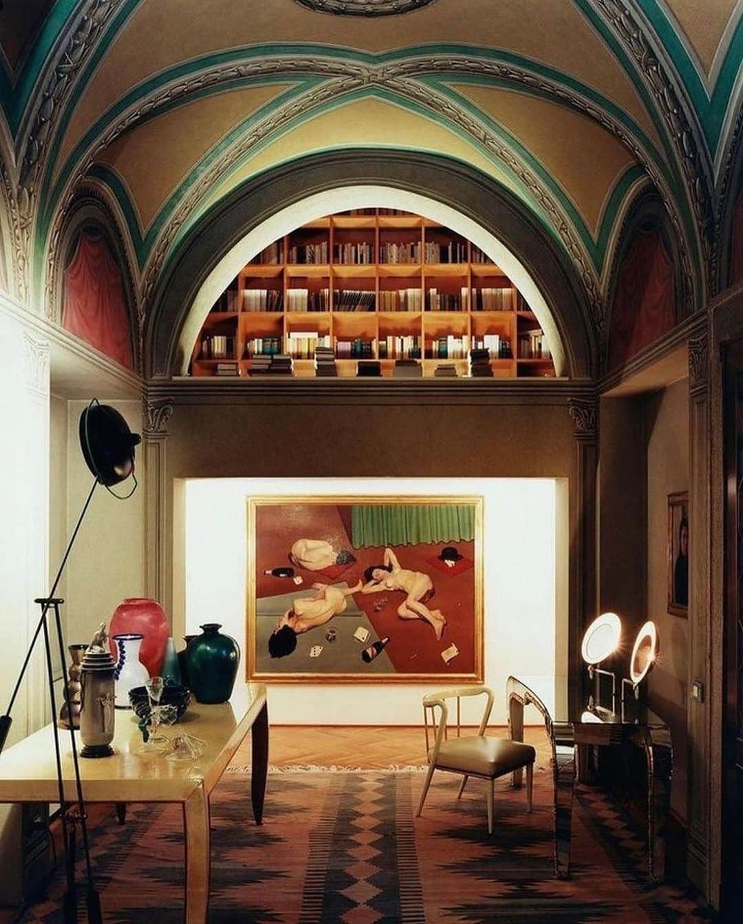 Meganのインスタグラム：「Incredible 19th century palazzo in Milano 〰️ home of architect Mario Bellini ⚡️  Via 〰️ @istanbul74_  . . . . #ArchitectsHomes #MarioBellini #worldofinteriors #interiordesign #mezzanine #mariobellini」