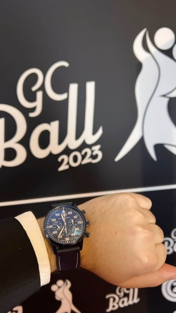 Maurice De Mauriac Zurichのインスタグラム：「At the GC Ball 2023 💙🤍 the watches spoke Zurich German🇨🇭and we wore suits 🤵🏻  We have always been associated with the Hotel Baur au Lac, and with GC = Grasshopper Club too. On November 18, the GC family invited us to a ball at the hotel. We heard that and didn’t want to miss it with our family. And since it was about something more than just having fun, we became a sponsor. The ball was to finance a new eight for the junior rowing team. To ensure that everyone understood our watches, we donated a Züri-Date - which of course speaks Züridütsch. It fetched a great CHF 5400 at the auction. And we raffled off a second Züri-Date among all the guests. The GC family’s goal was achieved. The Dreifuss family’s goal too - we had a wonderful evening, met lots of great people and had conversations that will resonate. And best of all, we were able to help our city become a little better again - with a new eighth for the next generation.」