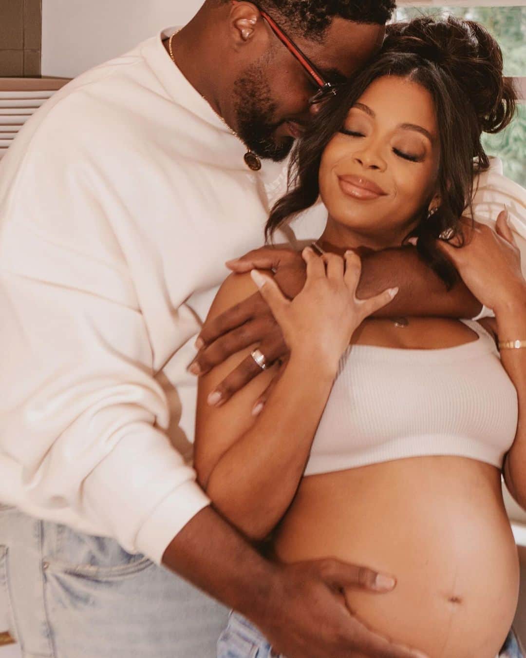 ブレシャ・ウェッブさんのインスタグラム写真 - (ブレシャ・ウェッブInstagram)「Blessed to be baking our little miracle. 🙏🏿💕」11月22日 4時02分 - breshawebb