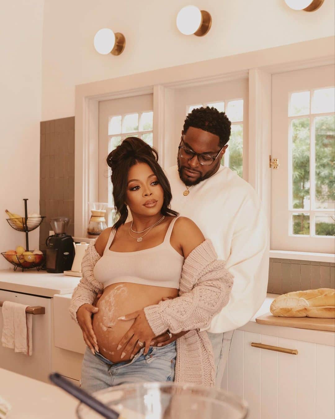 ブレシャ・ウェッブさんのインスタグラム写真 - (ブレシャ・ウェッブInstagram)「Blessed to be baking our little miracle. 🙏🏿💕」11月22日 4時02分 - breshawebb