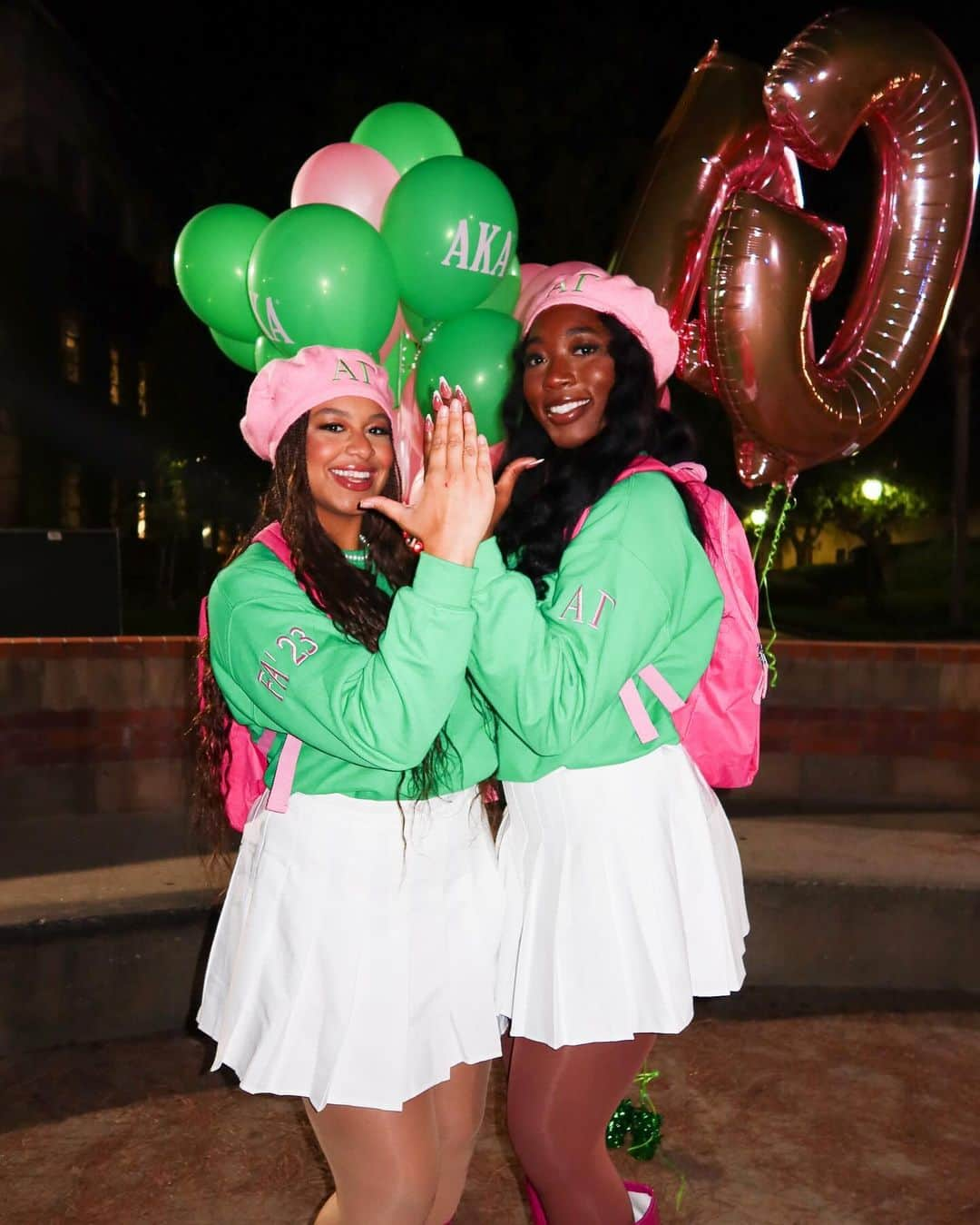 Nia Sioux Frazierさんのインスタグラム写真 - (Nia Sioux FrazierInstagram)「the yard just got a whole lot prettier💕💚 #alphakappaalpha #alphagamma」11月22日 5時00分 - niasioux