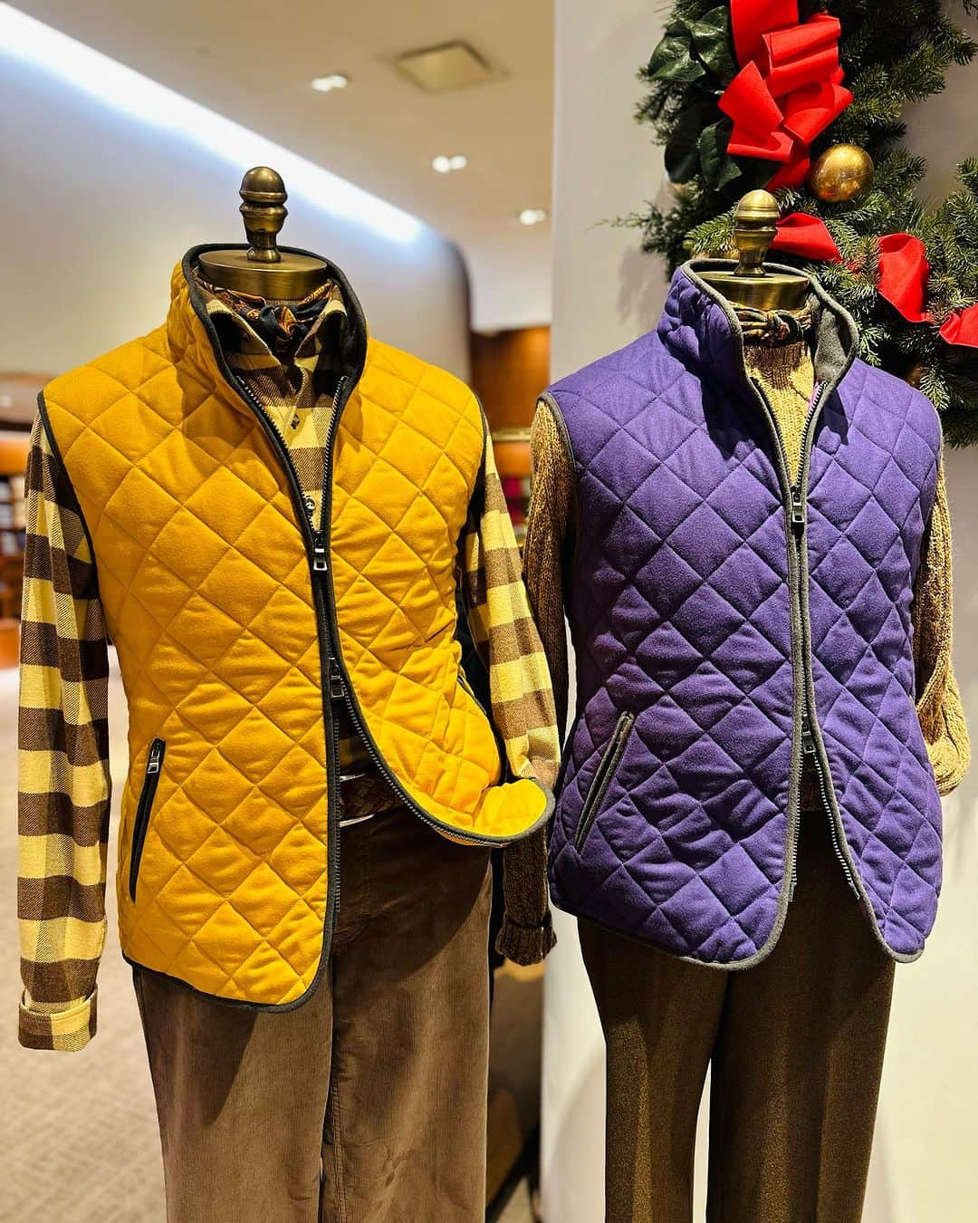 ポールスチュアートのインスタグラム：「🍁✨ Get ready to gather in style this Thanksgiving with Paul Stuart NY's colorful looks. From warm vests to sophisticated ensembles, we have you covered for every holiday moment. Whether you're aiming for casual elegance or a more refined look, our seasonal collection brings together comfort and fashion flawlessly. Let's celebrate being grateful in style this season! #FashionForwardThanksgiving #GratefulForStyle」