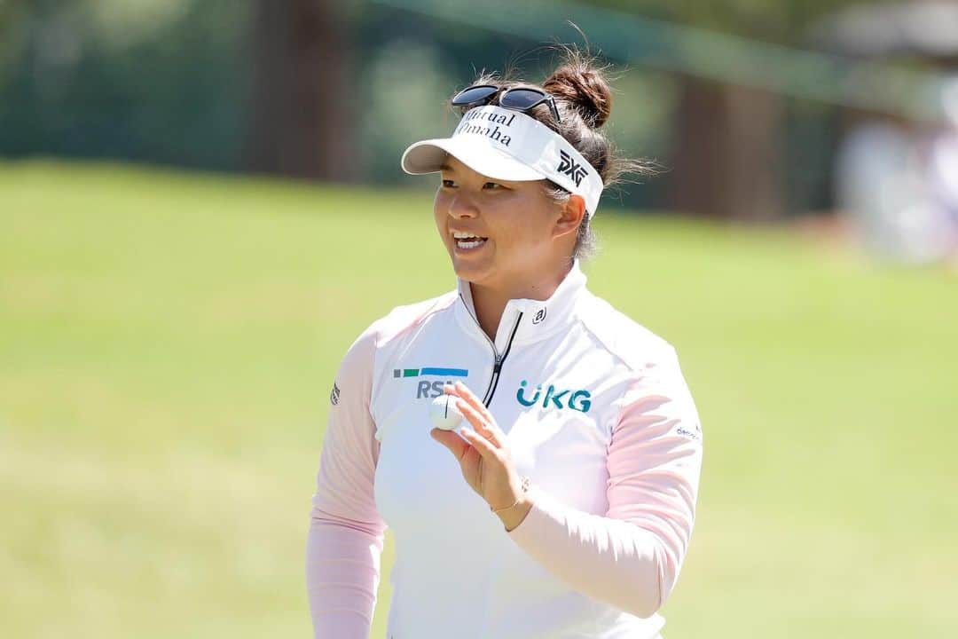 メーガン・カンのインスタグラム：「ＹＥＡＲ 🎱. Hands down, the best one yet. Thankful for the game for constantly teaching me lessons about myself and what I am capable of. To everyone on my team, I wouldn’t be where I am or the person I am without each and every one of you 🫶🏻. I love you all ♥️ and like I keep saying, we got the first win so let’s not stop at just one 👊🏼.」