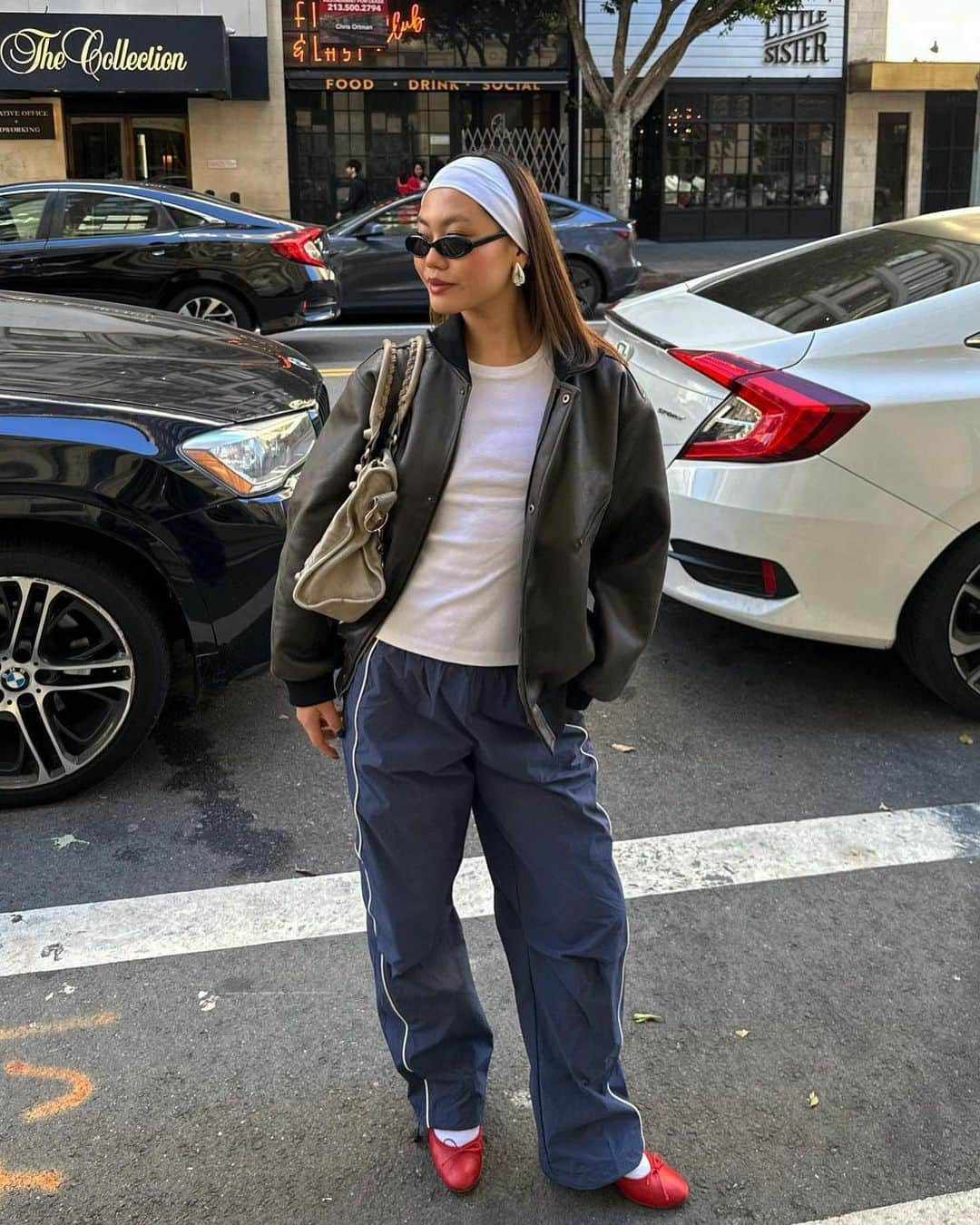 Urban Outfittersさんのインスタグラム写真 - (Urban OutfittersInstagram)「she’s a runner she’s a track star 💫  the BDG Jess Nylon Track Pant on @aalinatimo @kendalldair @chasewodtke」11月22日 5時05分 - urbanoutfitters