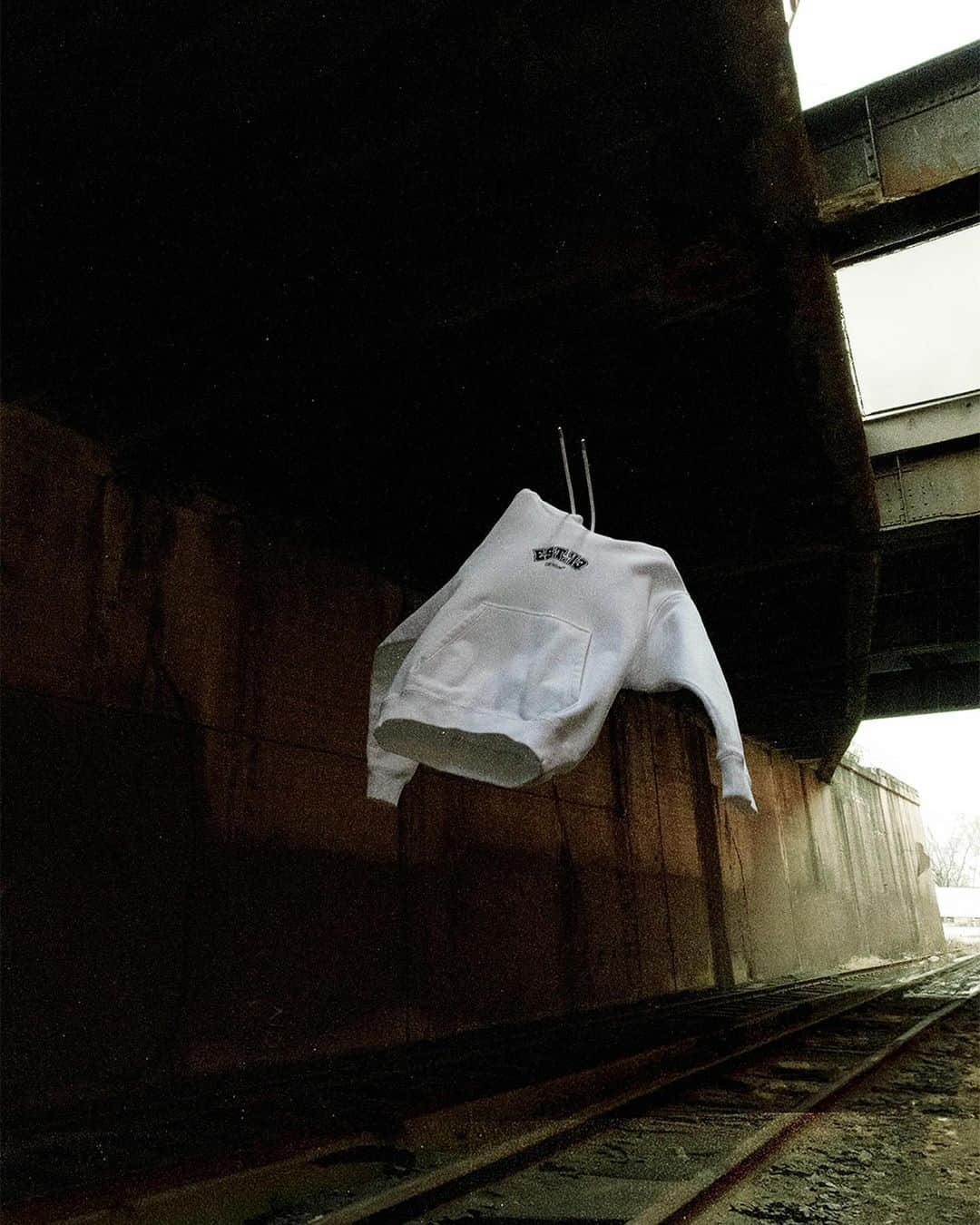 OFF-WHITE C/O VIRGIL ABLOHのインスタグラム：「Off-White™ _LOGIC ~ shot on the streets of Chicago  t-shirts, hoodies and a special "OW" varsity jacket feature archival and heritage designs while the "OOO" sneakers are remixed in two new versions. a selection of curated home objects includes a metallic poster and three distinct area rugs.   ~ now available online at off---white.com, @farfetch and from independent Off-White™ stores globally and select retail partners worldwide.   cc @highsnobiety」