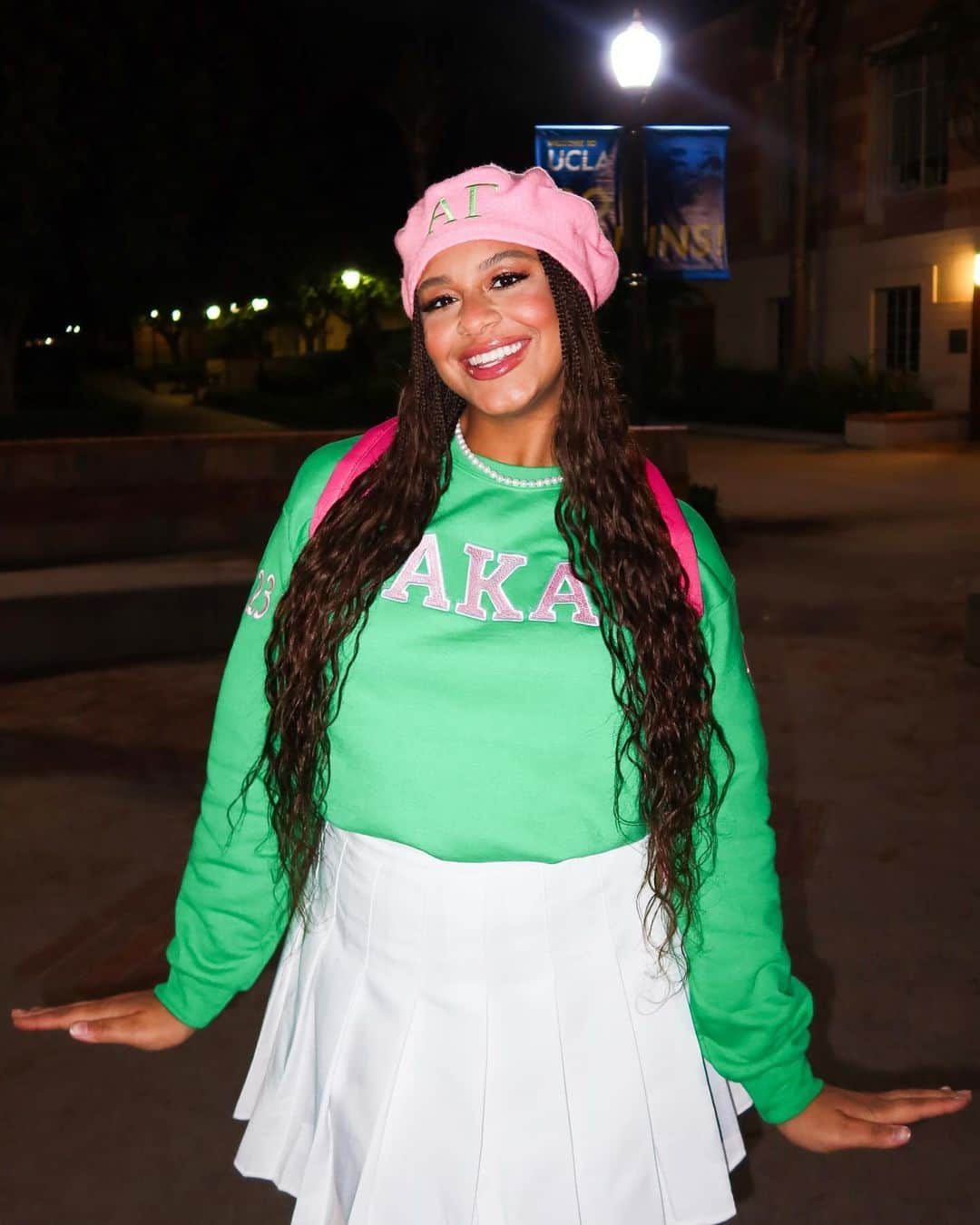 Nia Sioux Frazierのインスタグラム：「the yard just got a whole lot prettier💕💚 #alphakappaalpha #alphagamma」