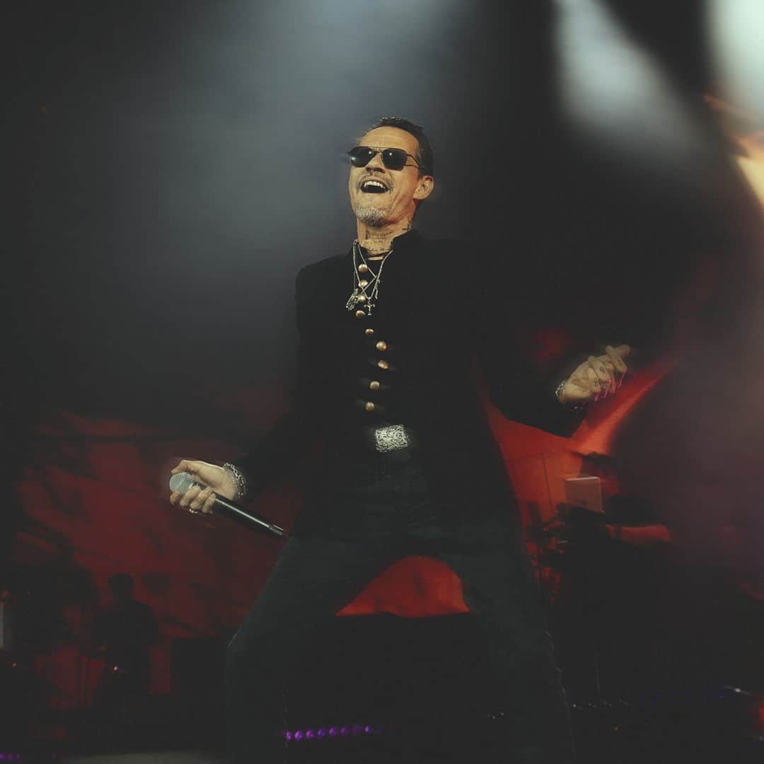 マーク・アンソニーのインスタグラム：「Si hay una fiesta pa’lla voy! Sigamos viviendo estos momentos juntos mi gente! 🔥」
