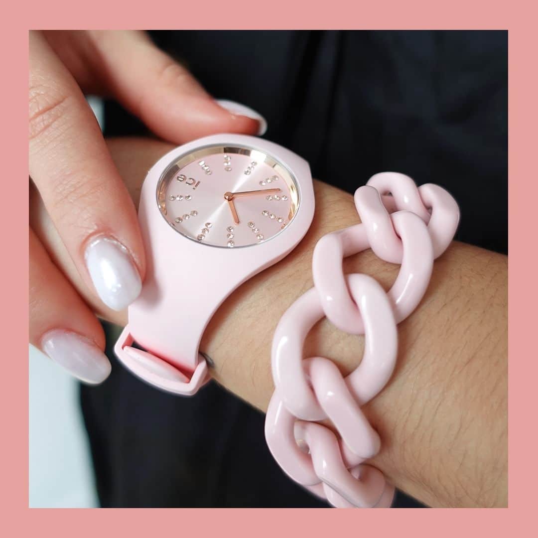 アイスウォッチのインスタグラム：「This pink watch will be with you everywhere, at all times: at work, on holiday, in the evening and at the restaurant! 💫💗  #icewatch #icecosmos #pink #girly #fashion #trendy #lovely #matchyourwatch」