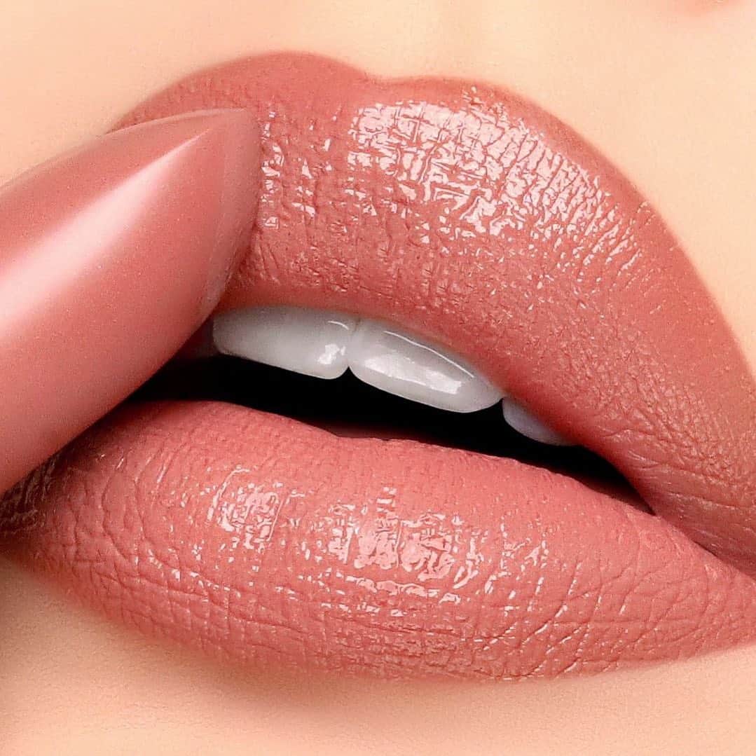 Anastasia Beverly Hillsのインスタグラム：「@thetaylorcherie’s (she/her) perfect nude lip combo ft Lip Liner in Cool Brown and Satin Lipstick in Taupe Beige 👄  Get 30% OFF your fave #ABHLips products at the link in bio! 🔥  #AnastasiaBeverlyHills」