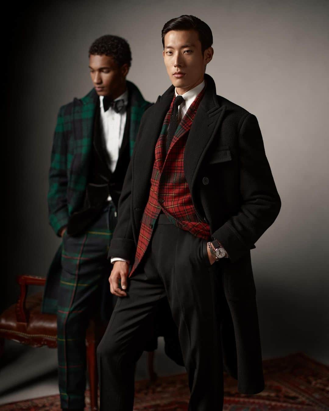 Polo Ralph Laurenのインスタグラム：「Peak lapels and heritage-inspired plaids lend signature #PoloRLStyle details to our latest formal #RLHoliday attire.  Shop men’s #PoloRalphLauren via the link in bio.」