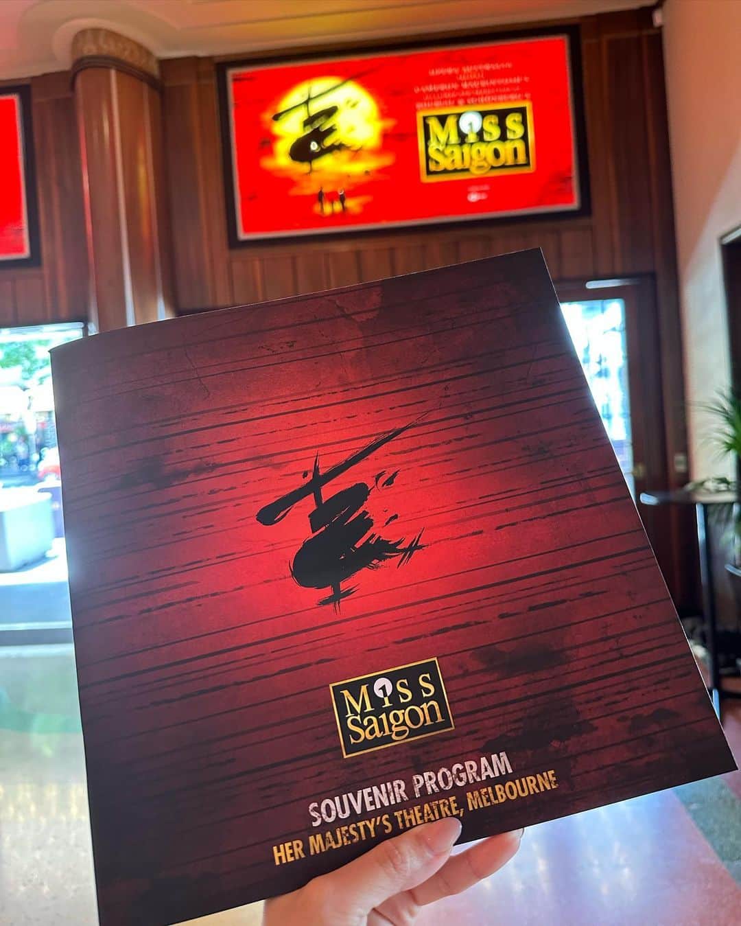 水越愛華さんのインスタグラム写真 - (水越愛華Instagram)「The first musical in AUS was Miss Saigon.🚁❤️‍🔥  去年公演中止で諦めたMiss Saigonだったけど まさかメルボルンで観ることができるとは、、、！🫣  #misssaigon#misssaigonmelbourne」11月21日 20時29分 - iamemika21