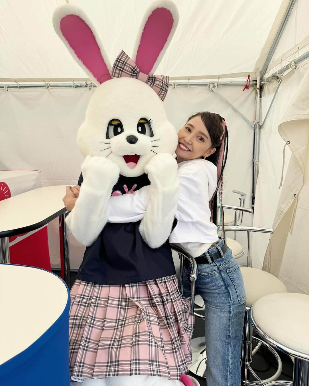 赤崎夏実さんのインスタグラム写真 - (赤崎夏実Instagram)「すきすきすーき‼︎ めざめちゃん🐰 おは朝ファミリー👪  #おはよう朝日です #おはパー2023」11月21日 20時26分 - natsumi_akazaki