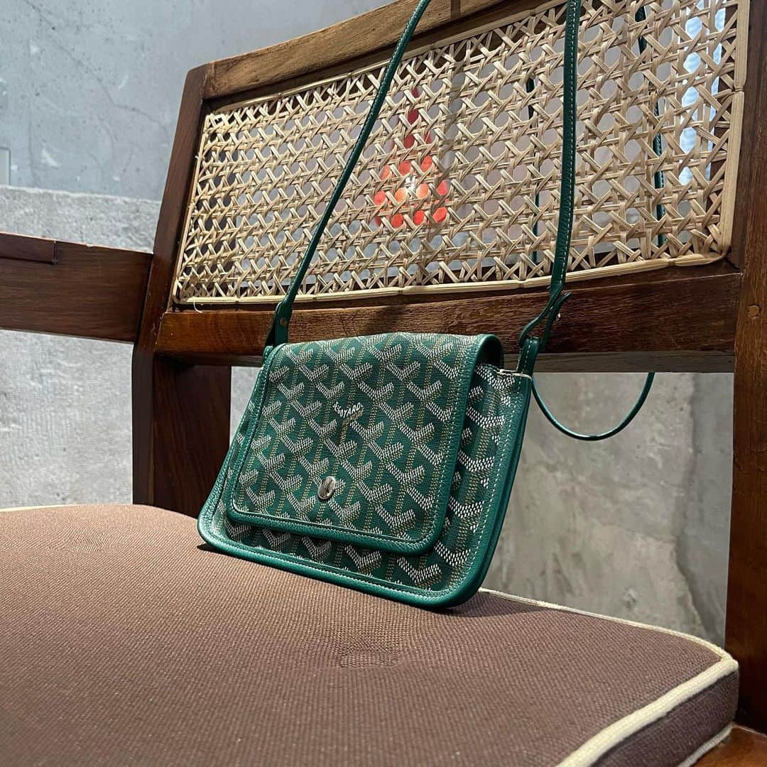 RINKAN渋谷店さんのインスタグラム写真 - (RINKAN渋谷店Instagram)「. 《　GOYARD 》  PRICE : ASK #goyard  ⁡ －－－－－－－－－－ー－－－－－－－－－－－－－－  商品の詳細につきましてはDM、又はお電話にてお問い合わせ下さい。 ⁡ DMやお電話からの郵送販売も可能です。 ⁡ ショッピングローンなど各種お支払い方法もご用意しておりますのでご相談下さい。 ⁡ International shipping is available. Please contact us though DM. ⁡ ⁡ 〈RINKAN SHIBUYA〉 TEL：03-5458-3050 LINE ID：@283swjhf」11月21日 20時28分 - rinkan_shibuya