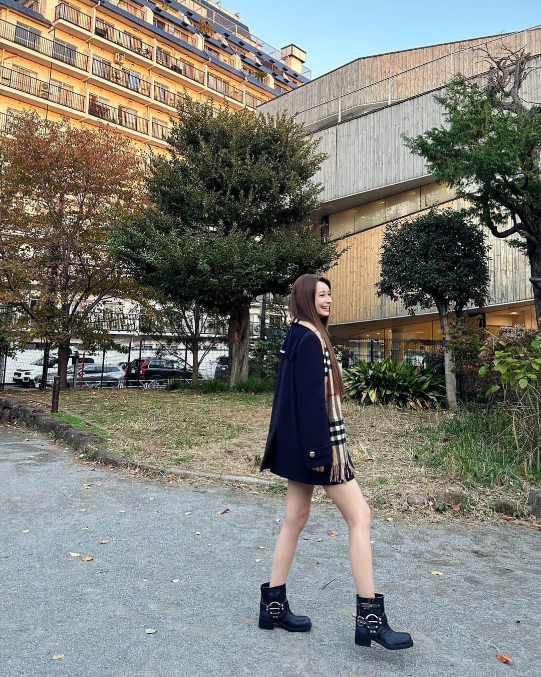 ダレノガレ明美のインスタグラム：「私服です🌼 髪の毛も少し明るくして エクステも少し長めです☺️ ちょっと長すぎたので少し切ります✌️ 髪の毛の色お気に入りすぎます☺️ 野口さんいつもありがとうございます！！」