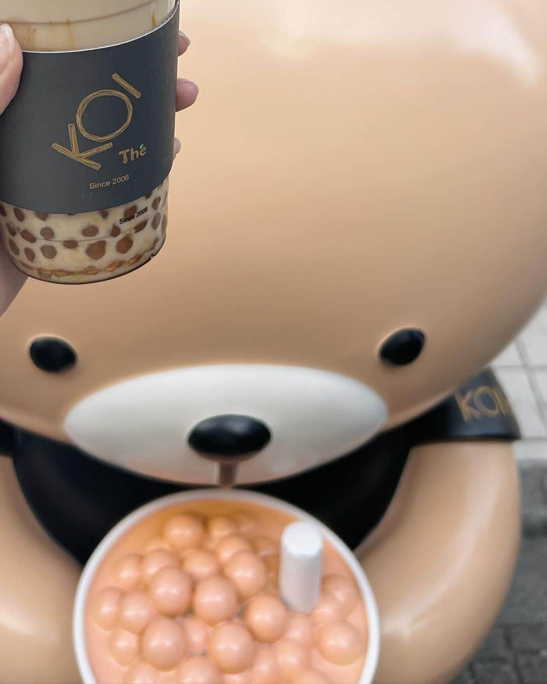辻優衣さんのインスタグラム写真 - (辻優衣Instagram)「2つお団子にタピオカ 最近沢山飲んでます美味しい~前田さんと飲んだった！🧋‎🤍 .  .  . #fashon #ootd #y2k #ファッション  #ホワイトコーデ  #ヘアアレンジ  #アイドル  #グラビア  #ミスマガジン  #タピオカ  #竹下通り  #原宿 #instagood #japanesegirl #selfie #japaneseidol #happy #데일리 #좋아요 #셀카 #셀스타그램 #인스타 #일본 #02」11月21日 20時36分 - yui___2g