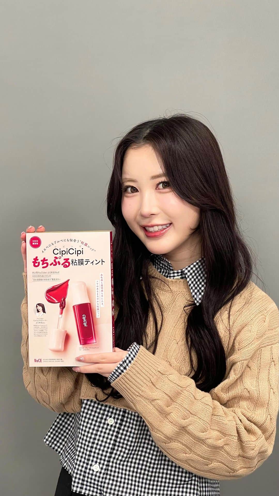 VOCE編集部のインスタグラム：「明日発売VOCE1月号付録はCipiCipi限定色リップ💄ふくれなさん出演インスタライブ✨」