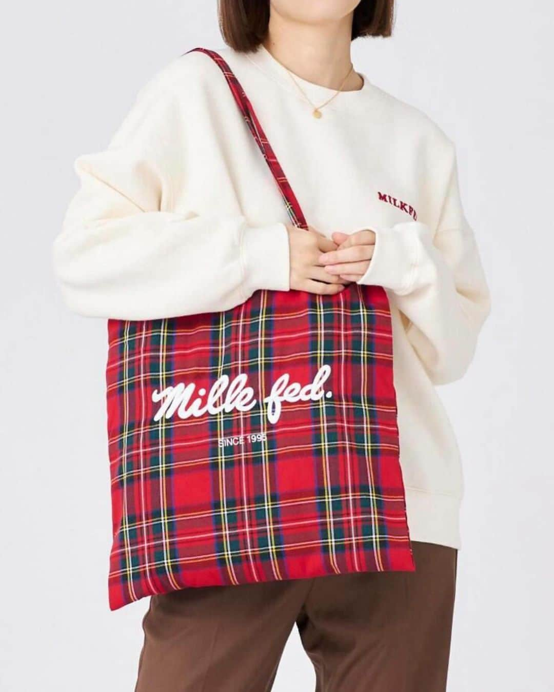 MILKFED.さんのインスタグラム写真 - (MILKFED.Instagram)「【RECOMMEND BAG】 ⁡ ☑︎ ICING LOGO FLAT TOTE BAG ¥3,850 カラー:RED,NAVY,LtBLUE ⁡ ⁡ 〜WEB STORE califにて特集ページ公開中〜 ⁡ ⁡ ⁡ #milkfed #milkfedjp #ミルクフェド #カジュアルコーデ #大人カジュアル #カジュアルコーデ大人可愛い #新作 #秋服コーデ #秋コーデ #秋カラー #秋アイテム #トートバッグ #バッグ #秋バッグ #トートバッグコーデ #トートバッグ好き #チェック柄 #チェック柄バッグ #おしゃれバッグ #カラーバッグ #シンプルコーデ #大人シンプル #大人シンプルコーデ #カジュアルガーリー #カジュアルガーリーコーデ #大人ガーリー  #大人ガーリーコーデ #バッグの中身 #きれいめバッグ #通学バッグ」11月21日 20時40分 - milkfedjp