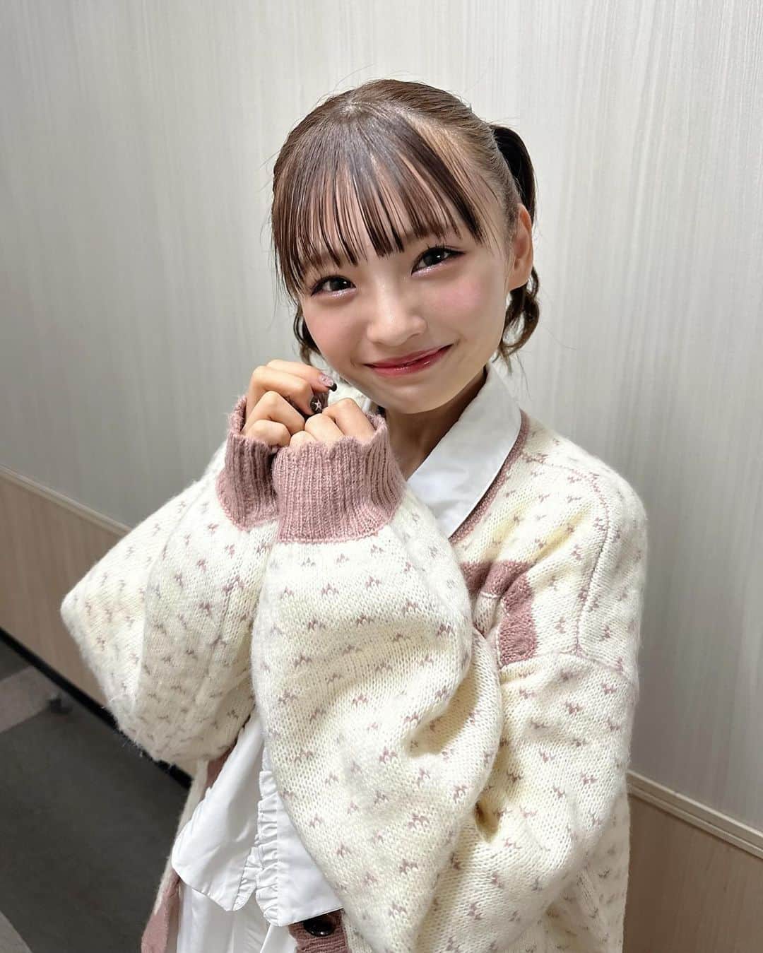 新澤菜央さんのインスタグラム写真 - (新澤菜央Instagram)「このしんしん好き度なんパーセント？🎀  ⠀ #彼女の私服がかわいい #低身長コーデ #sサイズコーデ #156cm #骨格ウェーブ #冬コーデ #ガーリーコーデ #merryjenny #merryjennyコーデ #メリージェニー #fashion #code #ootd」11月21日 20時42分 - _shinshin_48