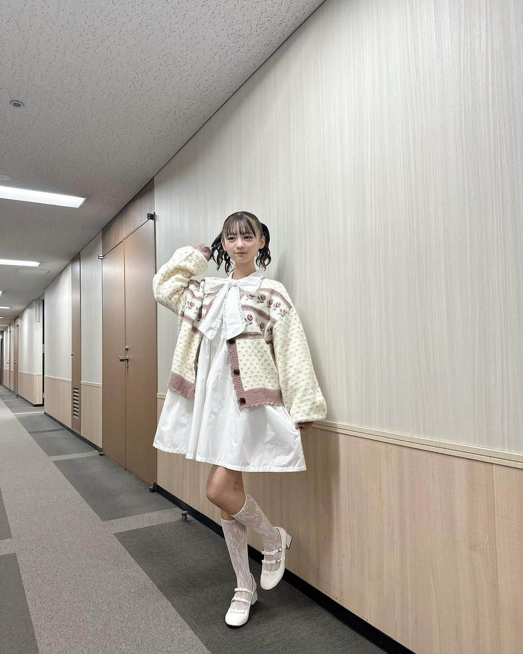 新澤菜央さんのインスタグラム写真 - (新澤菜央Instagram)「このしんしん好き度なんパーセント？🎀  ⠀ #彼女の私服がかわいい #低身長コーデ #sサイズコーデ #156cm #骨格ウェーブ #冬コーデ #ガーリーコーデ #merryjenny #merryjennyコーデ #メリージェニー #fashion #code #ootd」11月21日 20時42分 - _shinshin_48