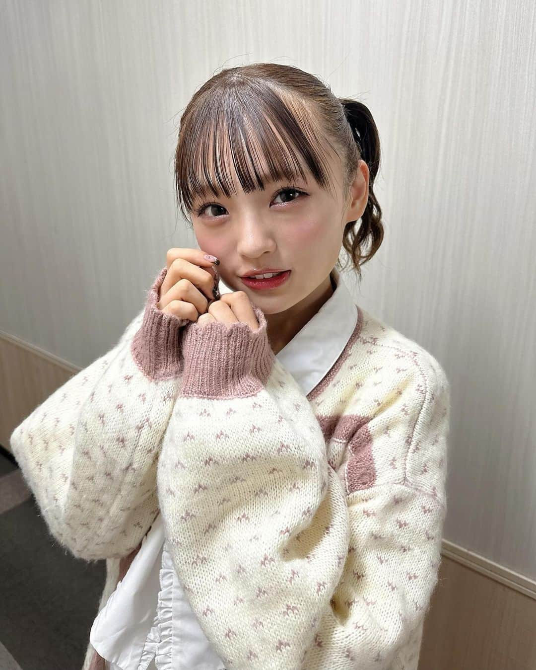 新澤菜央さんのインスタグラム写真 - (新澤菜央Instagram)「このしんしん好き度なんパーセント？🎀  ⠀ #彼女の私服がかわいい #低身長コーデ #sサイズコーデ #156cm #骨格ウェーブ #冬コーデ #ガーリーコーデ #merryjenny #merryjennyコーデ #メリージェニー #fashion #code #ootd」11月21日 20時42分 - _shinshin_48