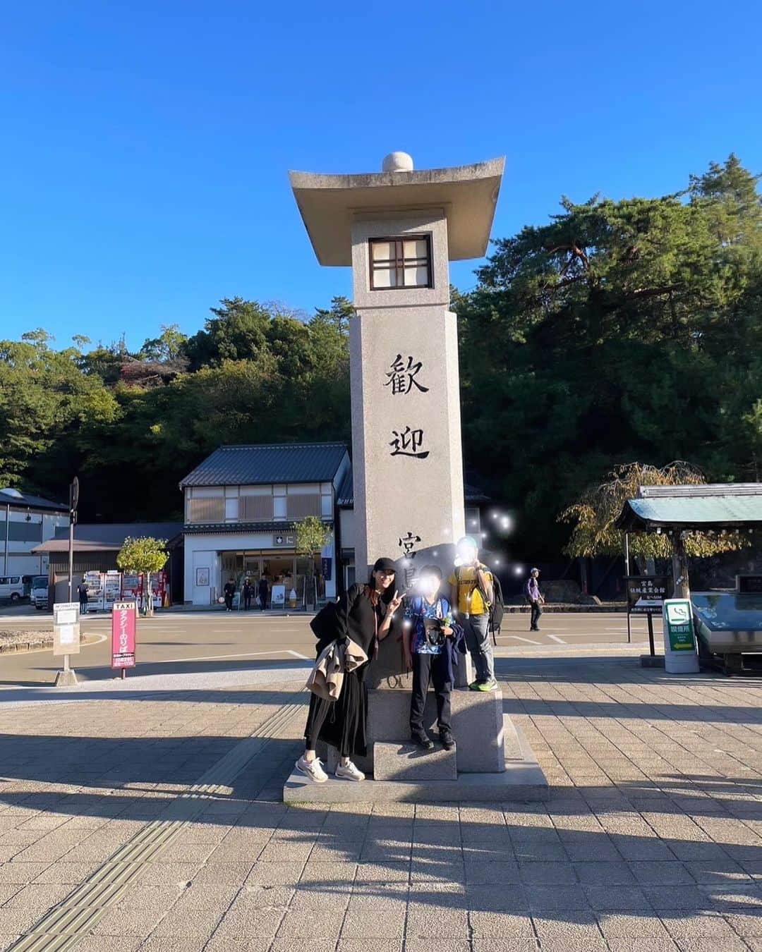 青木裕子さんのインスタグラム写真 - (青木裕子Instagram)「少し前ですが、 息子たちと広島旅行に行きました。  青木裕子、家族会議で決まった「我が家の旅行のテーマ」…この秋、宮島に行った理由 https://gendai.media/articles/-/119548?media=frau  コラムは宮島のことですが、 他にもいろいろ行きました。  行きたいところがたくさんあって、 しっかり学んで欲しかったので、 しおりを作って行きました。  息子たちの心に残る旅になってくれていたらいいなあと思います。  そうそう、 @masuda_erina.official に 事前に連絡するのを忘れたことだけ悔やまれました^_^  #就寝時間も決まっていました #社会科見学  #広島旅」11月21日 20時48分 - yukoaoki_official