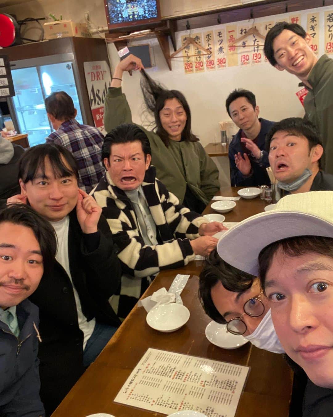 脳みそ夫さんのインスタグラム写真 - (脳みそ夫Instagram)「タイタンちょっと早めの忘年会〜す（たこ口） . #タイタン #タイタンライブ #タイタンシネマライブ #ネコニスズ #シティホテル3号室 #ダニエルズ #まんじゅう大帝国 #脳みそ夫 #いつもの飲み #いうないうな」11月21日 20時44分 - nou_misoo