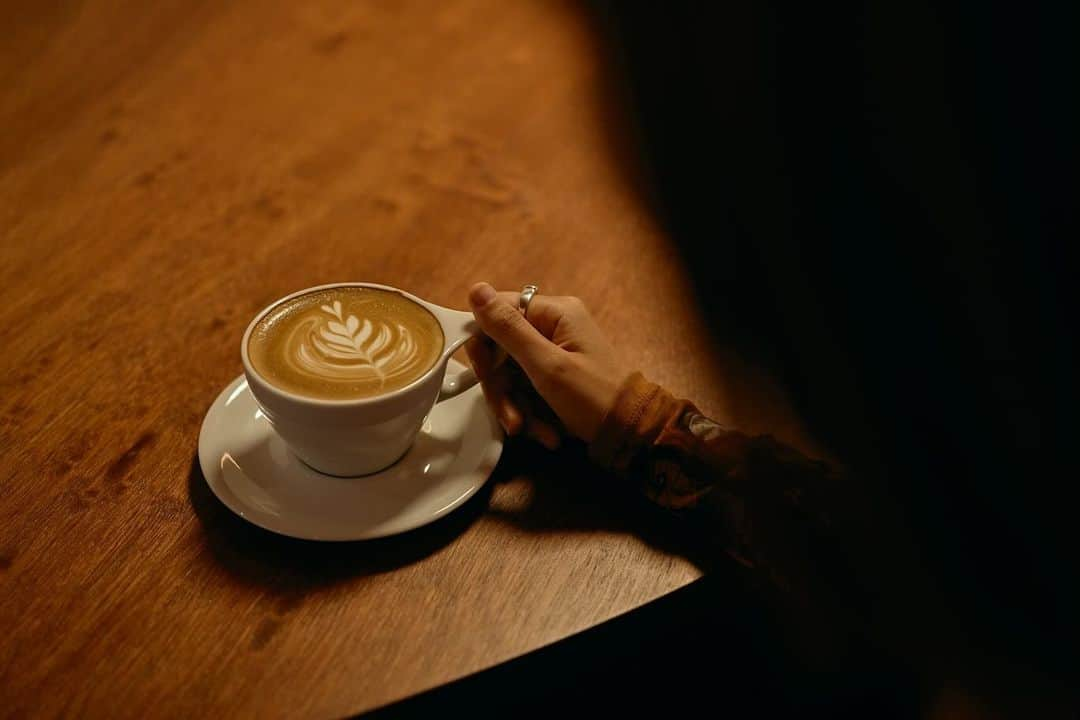 森万由子さんのインスタグラム写真 - (森万由子Instagram)「haf coffee stop ☕️ 素敵に写真を撮っていただきました。  せっかくなので２投稿目を、  写真を撮ってくださった @keisuke_ono @tsuzukudesign ありがとうございます。」11月21日 20時56分 - mayukomori0411