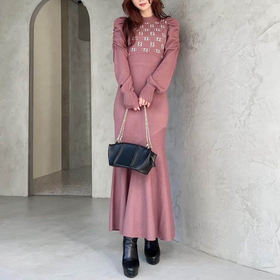 RESEXXYのインスタグラム：「⁡ ⁡ 昨年即完売のワンピースが Revivalで予約販売開始！ ⁡ #モノグラムマーメイドニットワンピース IVY / BLK / BLU / MOC ¥9,900 taxin ━━━━━━━━━━━━━━━━━━━ 店舗 : 12月発売予定 WEB STORE : 予約販売中 ⁡ ⁡ #resexxy #resexxy_official #リゼクシー」