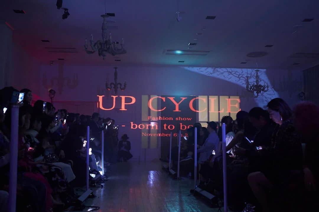 遊海 Yuumiさんのインスタグラム写真 - (遊海 YuumiInstagram)「Up Cycle Fashion Show ❤️   Designer @the2ndcloset_km @kotominagawa @canon_sakai @un_atelierofficial @ka_zu_ka.zu  Photo Shunji Takahashi Fitter @yukiui2 Hairmake @zukoshi_natsuki /@mariaominami Stage lighting @star.co.ltd_japan Place @ailedangenagoya   #fashionshow #bridal #student #fashion #ootd #designer #the2ndcloset #upcycle #upcyclefashion #upcyclefashionmovement #recycle #peace #fashionstyle #show #substainablefashion」11月21日 20時59分 - yuumi_kato