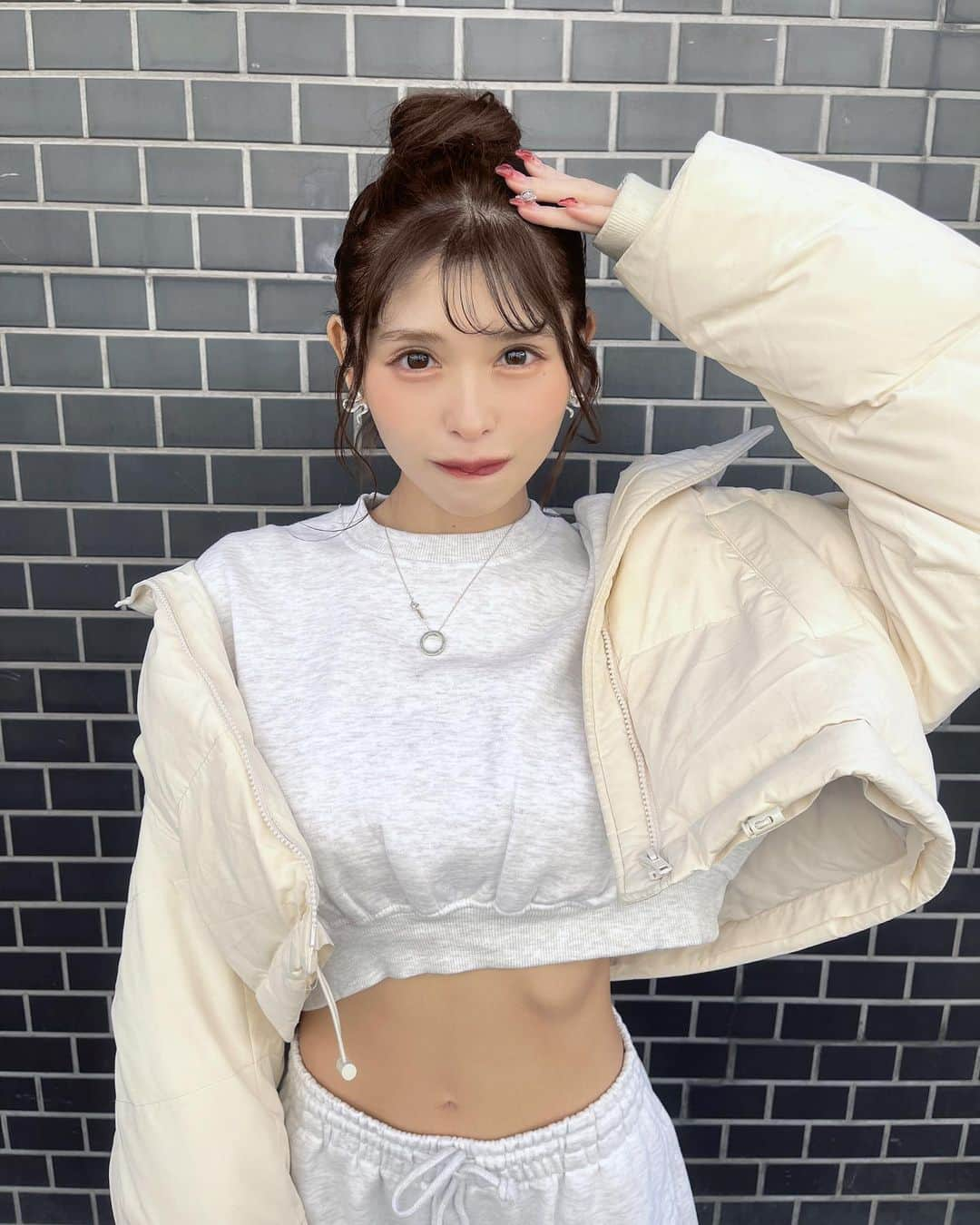 渋谷佳子さんのインスタグラム写真 - (渋谷佳子Instagram)「2023.11.21 ＊ ラフな格好の日🧸🧸🧸 色んな系統のお洋服を着るのが好き😽🫶 この日も大好きなオムライスを 食べました🍳🍅  今月も湘南美容クリニック池袋東口院の @sbc_akao 赤尾院長先生の所に 行ってきました😽！ 毎月のルーティンです😽😽😽 ＊ ＊ #湘南美容クリニック#美容#美肌#クイックコスメティーク#クイックコスメティークダブル#二重整形#埋没法#脱毛#ピーリング」11月21日 21時00分 - nuuuun___01