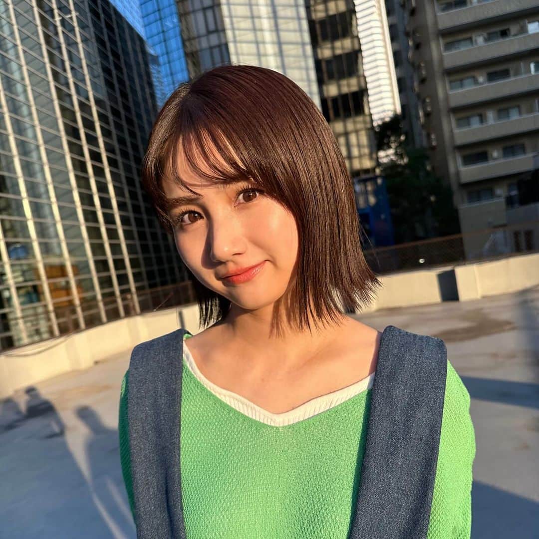 櫻井紗季のインスタグラム：「. "Another Complex/ #somei " MV公開中🎬  お姉ちゃん役の @0mijika0 さん らぶ短さん🫶🏻おふざけして笑っているところ🤣 楽しかったな〜」