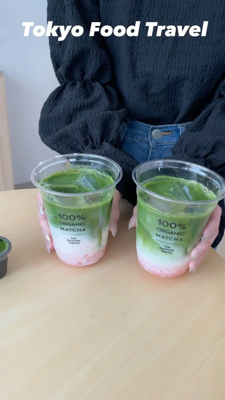 りょうくんグルメのインスタグラム：「【THE MATCHA TOKYO OMOTESANDO】  原宿のキャットストリートにある抹茶専門店。 抹茶ドリンクやスイーツ、和菓子が楽しめる。 抹茶を目の前で淹れるパフォーマンスが素敵でカジュアルな店内と抹茶の組み合わせが素晴らしいお店。  A casual matcha specialty store opened on Cat Street between Harajuku and Omotesando. I recommend the matcha sakura latte, which is a perfect combination of rich matcha and sakura jelly.  🏠THE MATCHA TOKYO OMOTESANDO 💰 Matcha sakura latte¥712 Matcha Ice with matcha source ¥756 🚶‍♂️明治神宮駅 徒歩3分(Meiji jiugu St. ) 🕛11:00-19:00 📍東京都渋谷区神宮前5-11-13 (5-11-13 Jingumae, Shibuya-ku, Tokyo」
