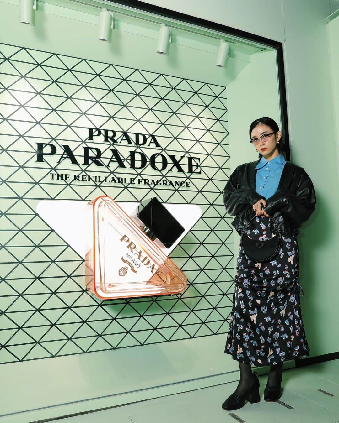 宮城舞さんのインスタグラム写真 - (宮城舞Instagram)「明日から表参道にOPENする Prada Beautyにお邪魔してきました🩷 東京都渋谷区神宮前5-12-1  アクセサリー感覚で持てる パラドックスは Prada定番のトライアングルで インテリアとしても可愛い🪑♡  香りも女性らしい甘さの奥に 後から大人な奥深さがくる香りで とても好みでした🩷🩷🩷  #prada  #PradaParadoxe  #PradaBeauty  #プラダパラドックス #PR」11月21日 21時20分 - mai_miyagi