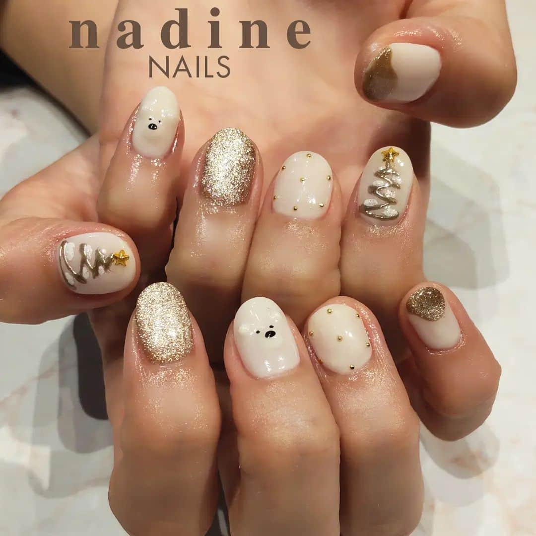 nadineNAILSのインスタグラム：「ツリー🎄にくまちゃん🐻‍❄  ありがとうございました♡  #nailart #nailstagram #nails #art #instnailstyle # #japanstyle  #originalnails #gold#silver#美甲 #gelnails #gel甲 #ニュアンスネイル#girlsfashion #ミラーネイル  #clearnails #フレンチネイル#リングネイル #ワンホンネイル#pedicure #スキニーフレンチネイル #秋色ネイル#マグネットネイル#グラデーションネイル#韓国ネイル#韓国コスメ#くまちゃんネイル#クリアネイル#クリスマスネイル  nailsheet @lavankomono」