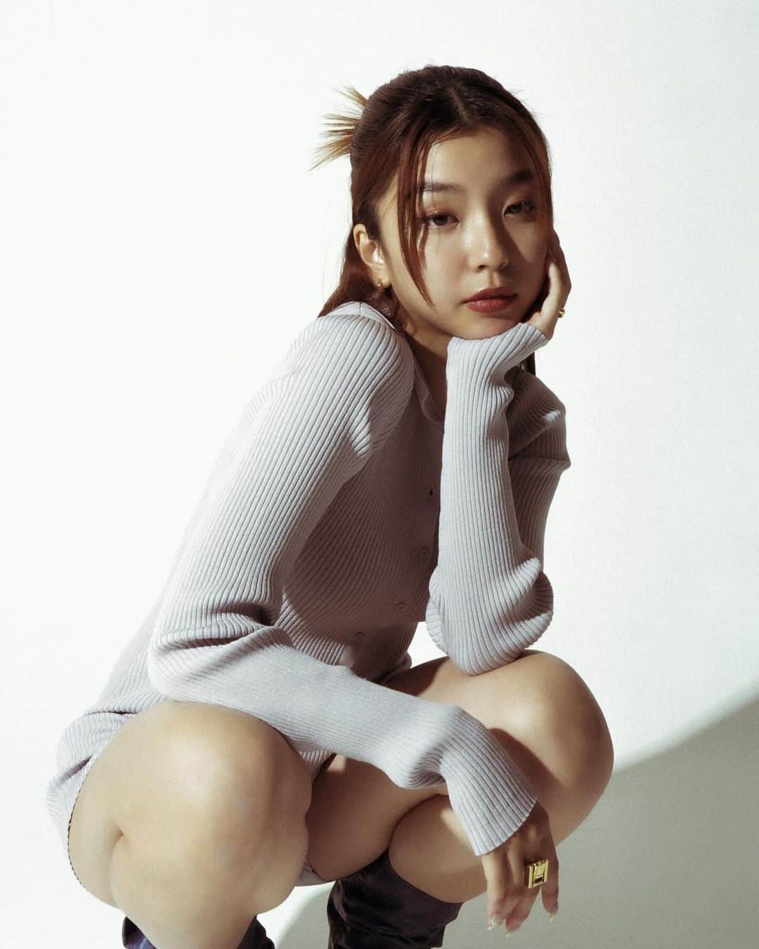 小山はるきのインスタグラム：「NEW COLOR "LIGHT GRAY" 11/22 19:00-  ニットロンパースから新色のライトグレーが出ます🪩 ダークグレーとブラックも少量ですが再入荷するので是非お見逃しなく<<<3  photo by @nihhna  hair by @kogure_tomohiro」