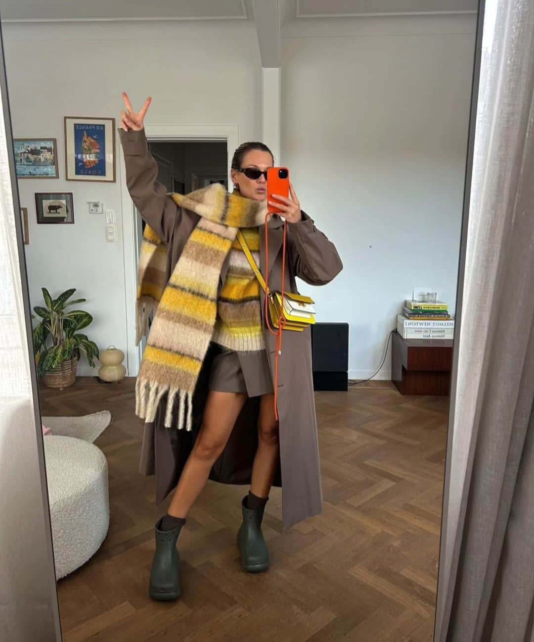 Margarida Corceiroさんのインスタグラム写真 - (Margarida CorceiroInstagram)「#stealthelook Sem ideias para os próximos outfits? Então este post é para si! 🍁  Descobrimos o Instagram da @tinvcb e trazemos-lhe 5 looks para se inspirar.  #luxwoman #repost @tinvcb #outfit #inspo #inspiraçãododia #moda」11月21日 21時31分 - luxwoman_pt