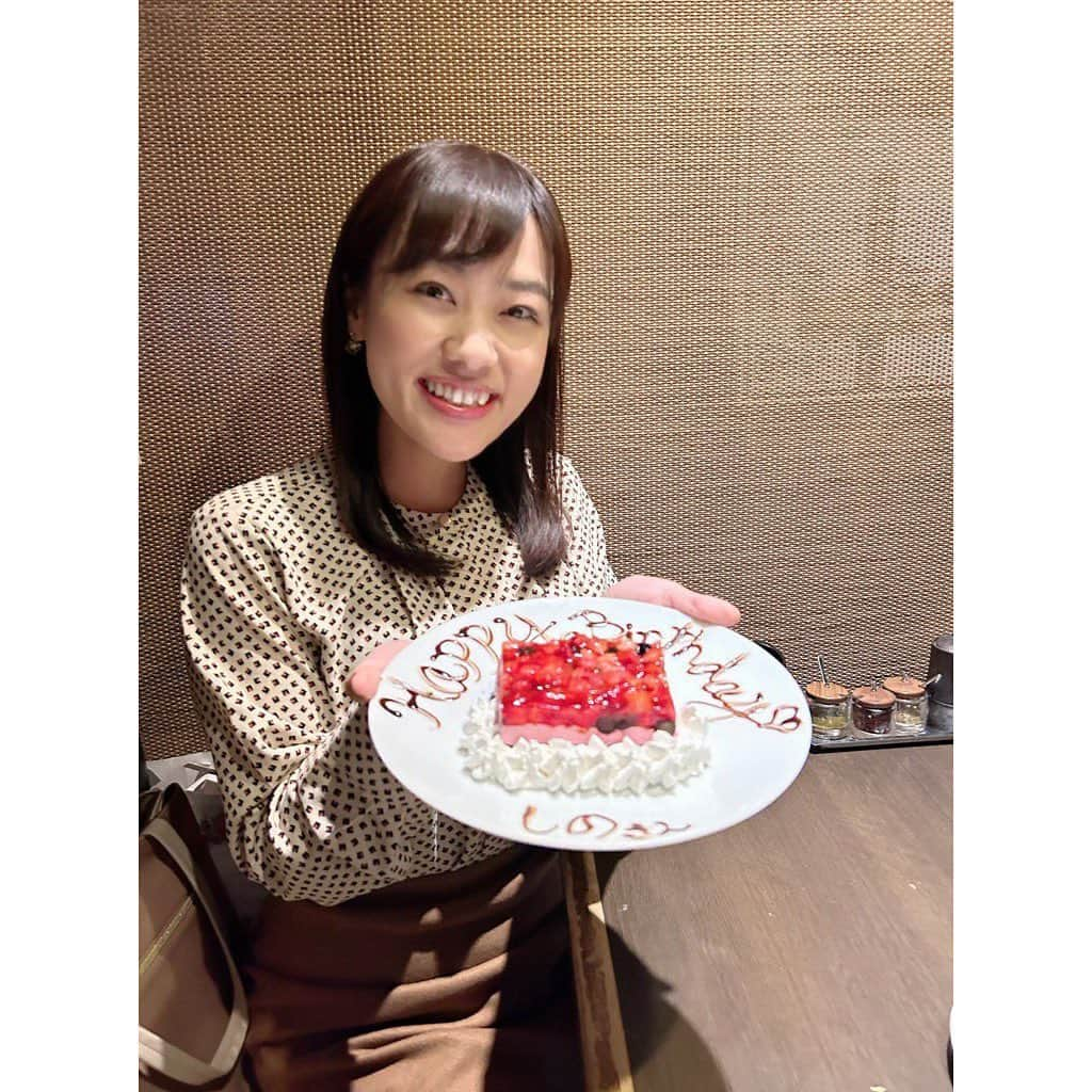 西村志野さんのインスタグラム写真 - (西村志野Instagram)「＊ 誕生日のお祝いをしてもらいました！✨ 何歳になっても嬉しい♡ ありがとうございます(*^^*)  気がついたら11月もあと少し、 毎日大事に楽しく過ごしたいー！！☺️ ＊ #感謝 #楽しい時間 #さの字に触れてしまったのは私です  #アナウンサー #フリーアナウンサー #西村志野」11月21日 21時31分 - shinonishimura_