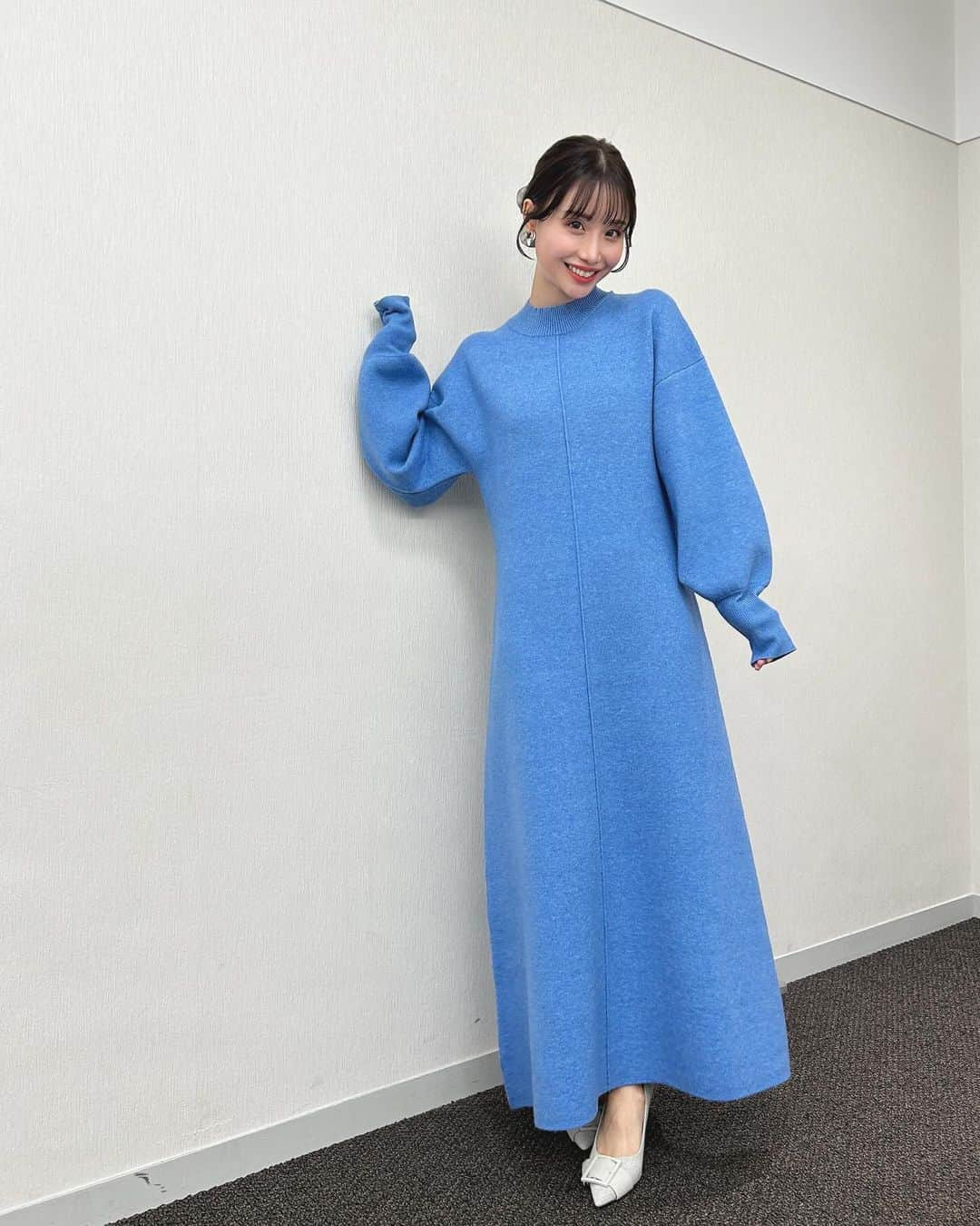 柴田阿弥さんのインスタグラム写真 - (柴田阿弥Instagram)「🩵💙🩵  今日もお疲れ様でした〜💞🫶 今週は勤労感謝の日があるんですねっ🍂  祝日があると知らなかった。。笑 みなさんはお休みでしょうか？😼 ㅤㅤㅤㅤㅤㅤㅤㅤㅤㅤㅤㅤㅤ  そして寒くなってきましたがまだ花粉症っぽいので 花粉症じゃない気がしています🤧w  もう鼻炎というものな気がしてきました☃️ ㅤㅤㅤㅤㅤㅤㅤㅤㅤㅤㅤㅤㅤ  でも冬の方が好きです🤭💗 暑いより100倍良いなと思いますが皆さんはどちら派？ 暖かいものを食べて頑張っていきましょう🐰  ㅤㅤㅤㅤㅤㅤㅤㅤㅤㅤㅤㅤㅤ ㅤㅤㅤㅤㅤㅤㅤㅤㅤㅤㅤㅤㅤ 衣装提供 ワンピース @naturalbeautybasic_official 靴 @randa_pic  ㅤㅤㅤㅤㅤㅤㅤㅤㅤㅤㅤㅤㅤ ㅤㅤㅤㅤㅤㅤㅤㅤㅤㅤㅤㅤㅤ #pr #ニットワンピース #女子アナ #女子アナコーデ #女子アナウンサー #デートコーデ #アナウンサー #モテコーデ #abematv #abema #abemaprime #アベプラ #アベマプライム #155cmコーデ #ボブ #ミニボブ #ブルベ夏コーデ #ワンピースコーデ #ミニボブ #ボブアレンジ #ボブヘア #naturalbeautybasic #randa」11月21日 21時24分 - ayashibata0401