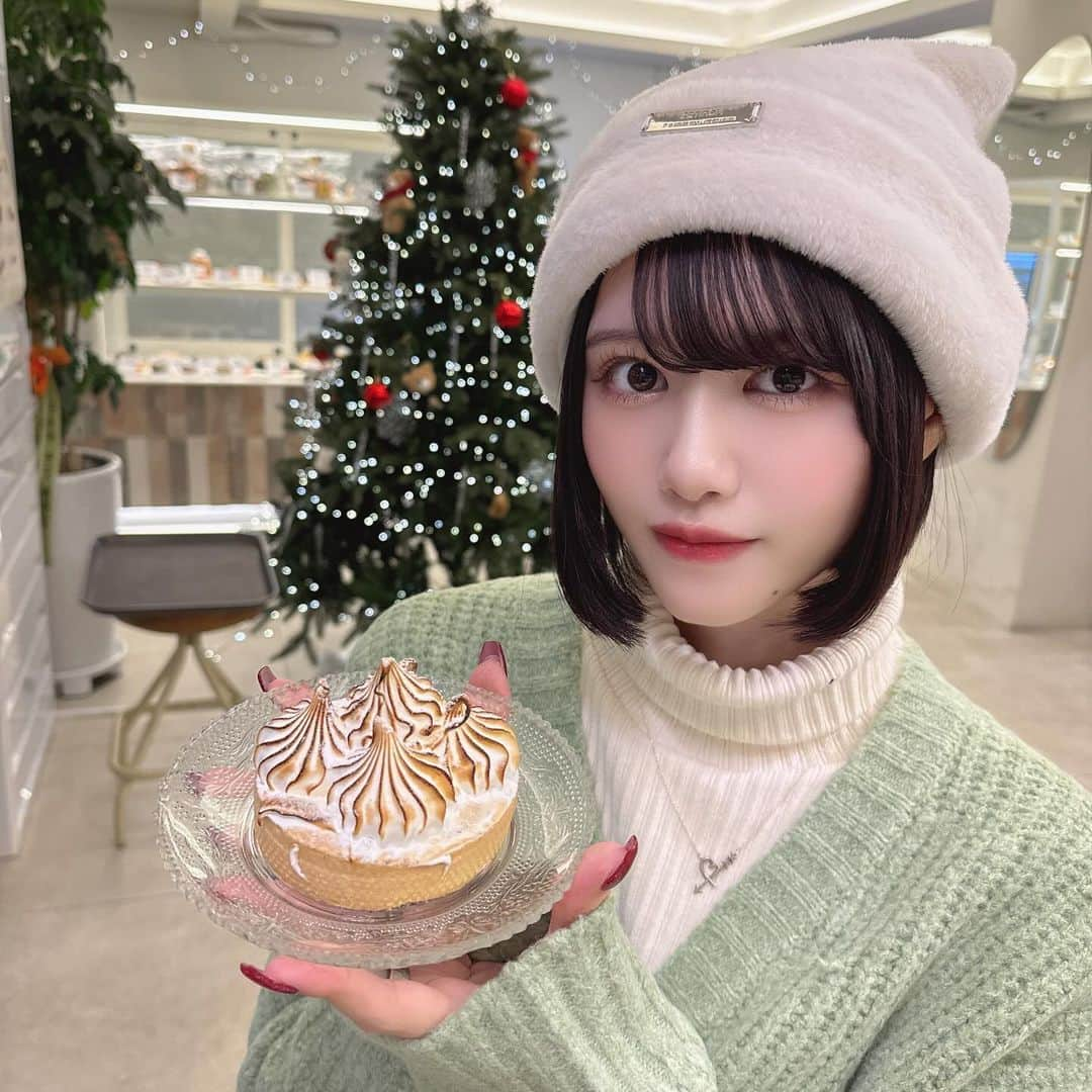 土光瑠里子のインスタグラム：「とっても充実です  #旅行#韓国#韓国旅行#韓国cafe#cafe#クリスマス#Xmas#Korea#Koreacafe#海外旅行#渡韓」