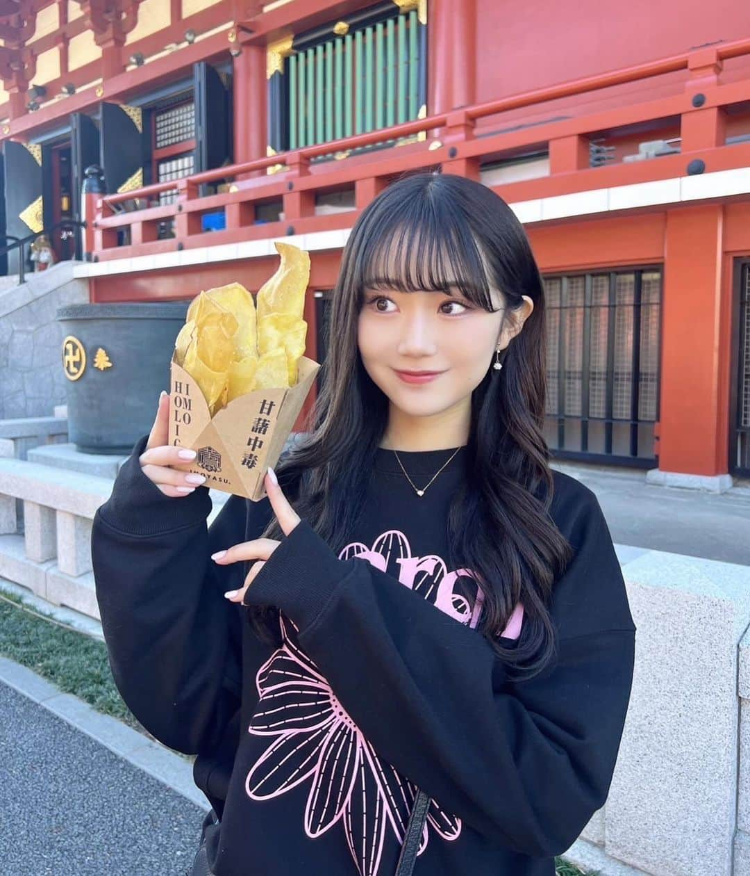 阿部夢梨のインスタグラム：「浅草食べ歩き楽しかった‪なーん🚶‍♀️🍂」