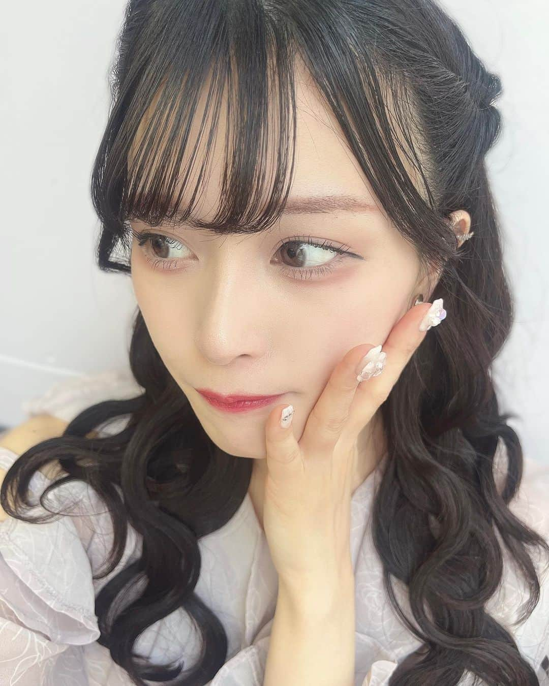 田北香世子さんのインスタグラム写真 - (田北香世子Instagram)「パリジェンヌして睫毛ぱっちり🖤  @910_a_a さんに担当してもらいました🫶🏻 ご本人もめちゃくちゃ可愛かったしまつ毛もぱっちり上向きで大満足です！ありがとうございました🥺🥺  来店時に私の投稿を見たと伝えたら500円引きになるので気になる方は是非行ってみてね✨  #睫毛パーマ #パリジェンヌ #まつぱ」11月21日 21時41分 - kayoko_takita