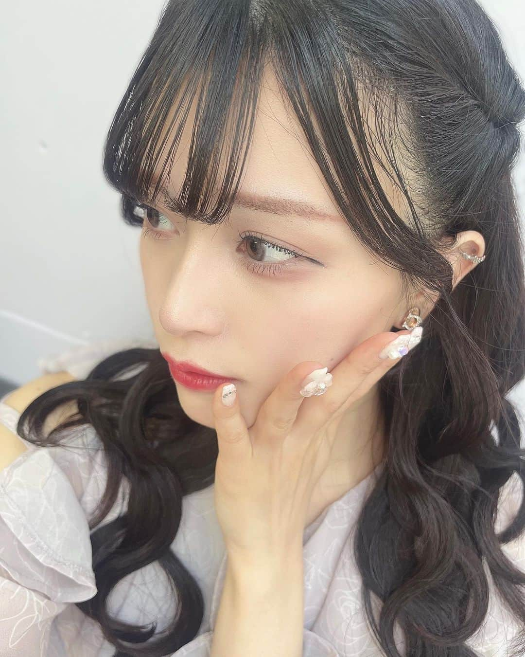 田北香世子さんのインスタグラム写真 - (田北香世子Instagram)「パリジェンヌして睫毛ぱっちり🖤  @910_a_a さんに担当してもらいました🫶🏻 ご本人もめちゃくちゃ可愛かったしまつ毛もぱっちり上向きで大満足です！ありがとうございました🥺🥺  来店時に私の投稿を見たと伝えたら500円引きになるので気になる方は是非行ってみてね✨  #睫毛パーマ #パリジェンヌ #まつぱ」11月21日 21時41分 - kayoko_takita