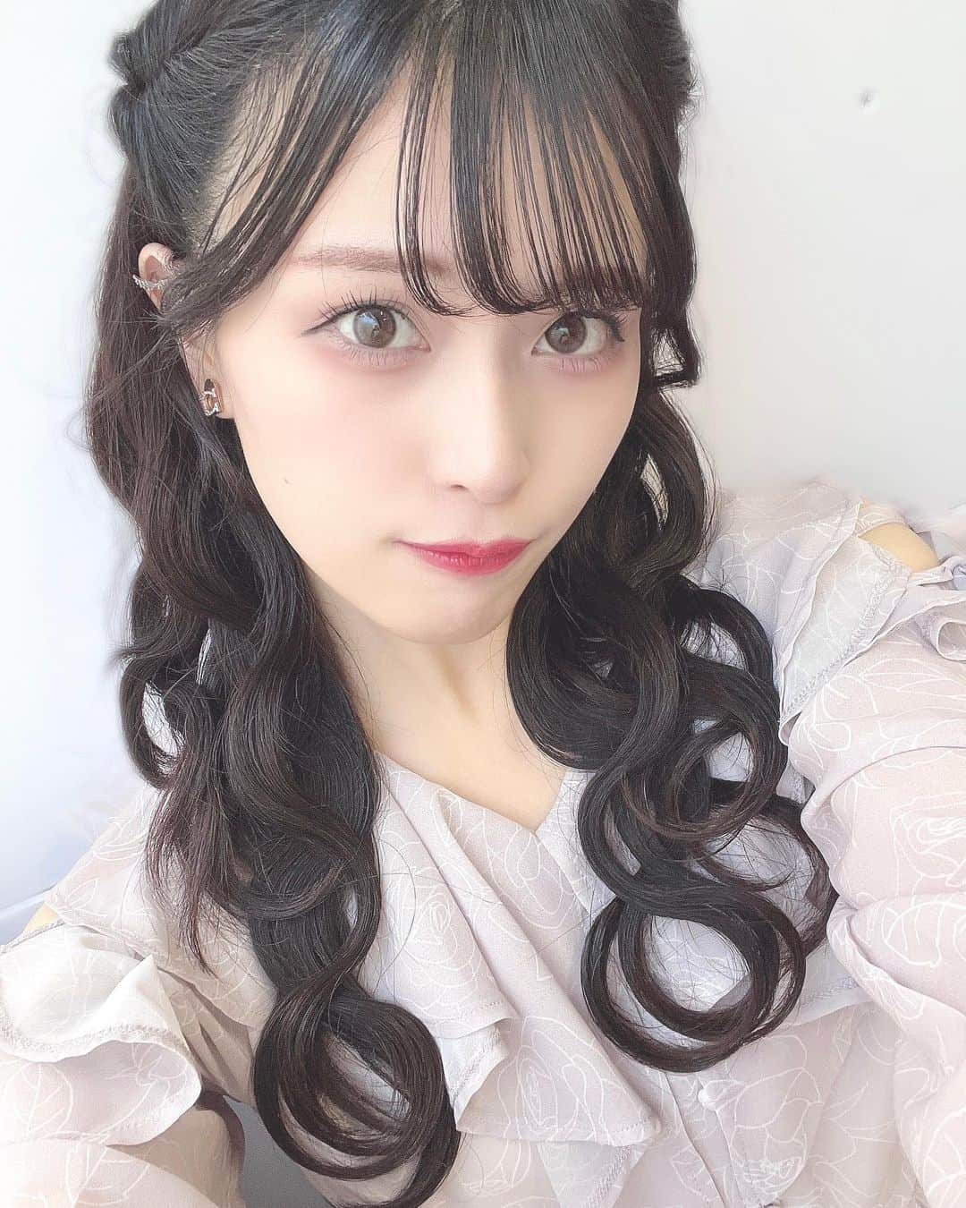 田北香世子さんのインスタグラム写真 - (田北香世子Instagram)「パリジェンヌして睫毛ぱっちり🖤  @910_a_a さんに担当してもらいました🫶🏻 ご本人もめちゃくちゃ可愛かったしまつ毛もぱっちり上向きで大満足です！ありがとうございました🥺🥺  来店時に私の投稿を見たと伝えたら500円引きになるので気になる方は是非行ってみてね✨  #睫毛パーマ #パリジェンヌ #まつぱ」11月21日 21時41分 - kayoko_takita