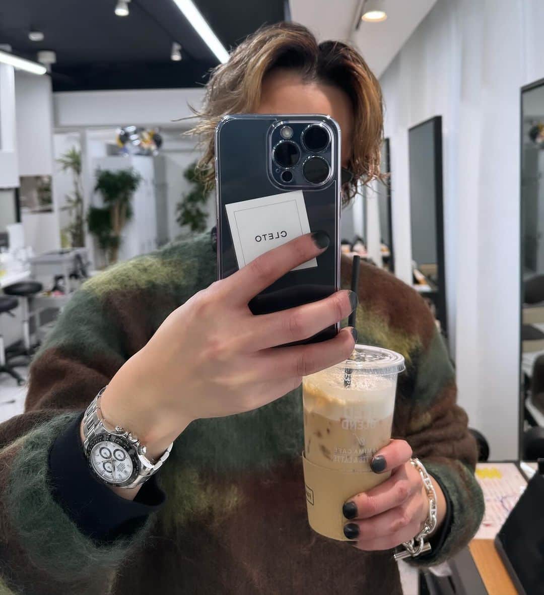 加代憲康のインスタグラム：「@junyawatanabe @supremenewyork このニットやっぱええですね！  今日は @spice_aveda さんで西宮サロンワークでした！こちらでもお客様が増えてきて嬉しいです😆ありがとうございます！  明日、明後日は名古屋で @cleto_all サロンワーク！」